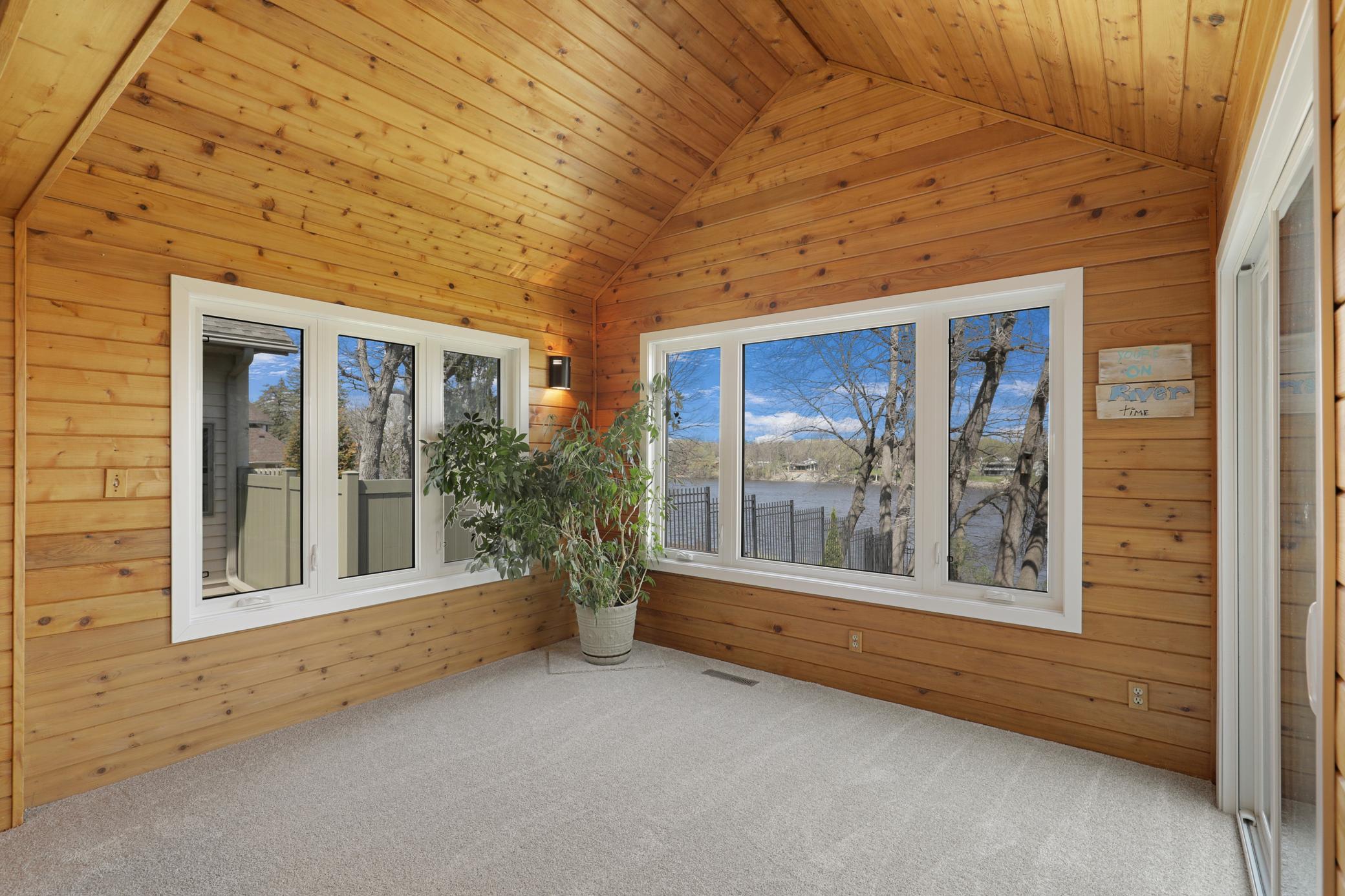 Discover the Serenity of Riverfront Living on the Mississippi