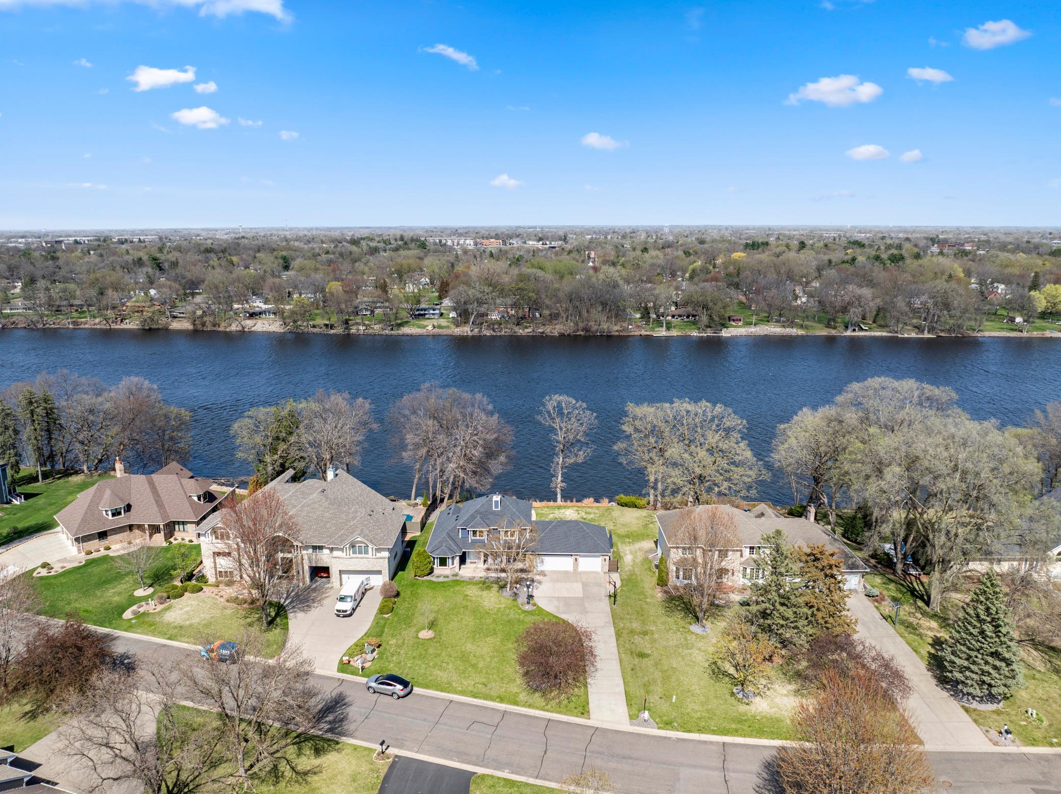 Discover the Serenity of Riverfront Living on the Mississippi