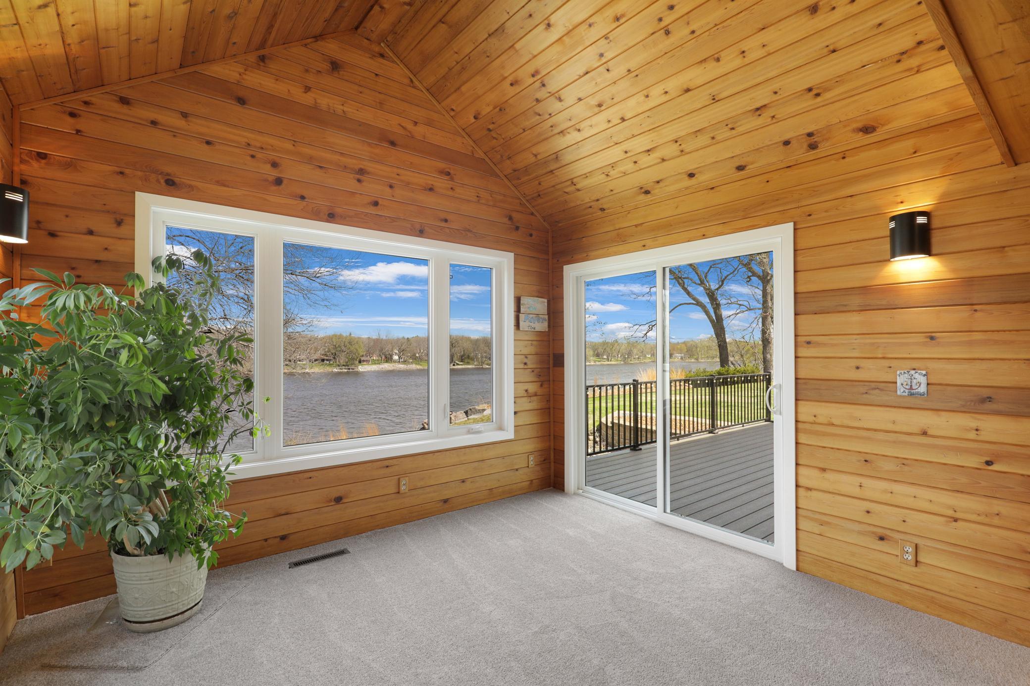 Discover the Serenity of Riverfront Living on the Mississippi