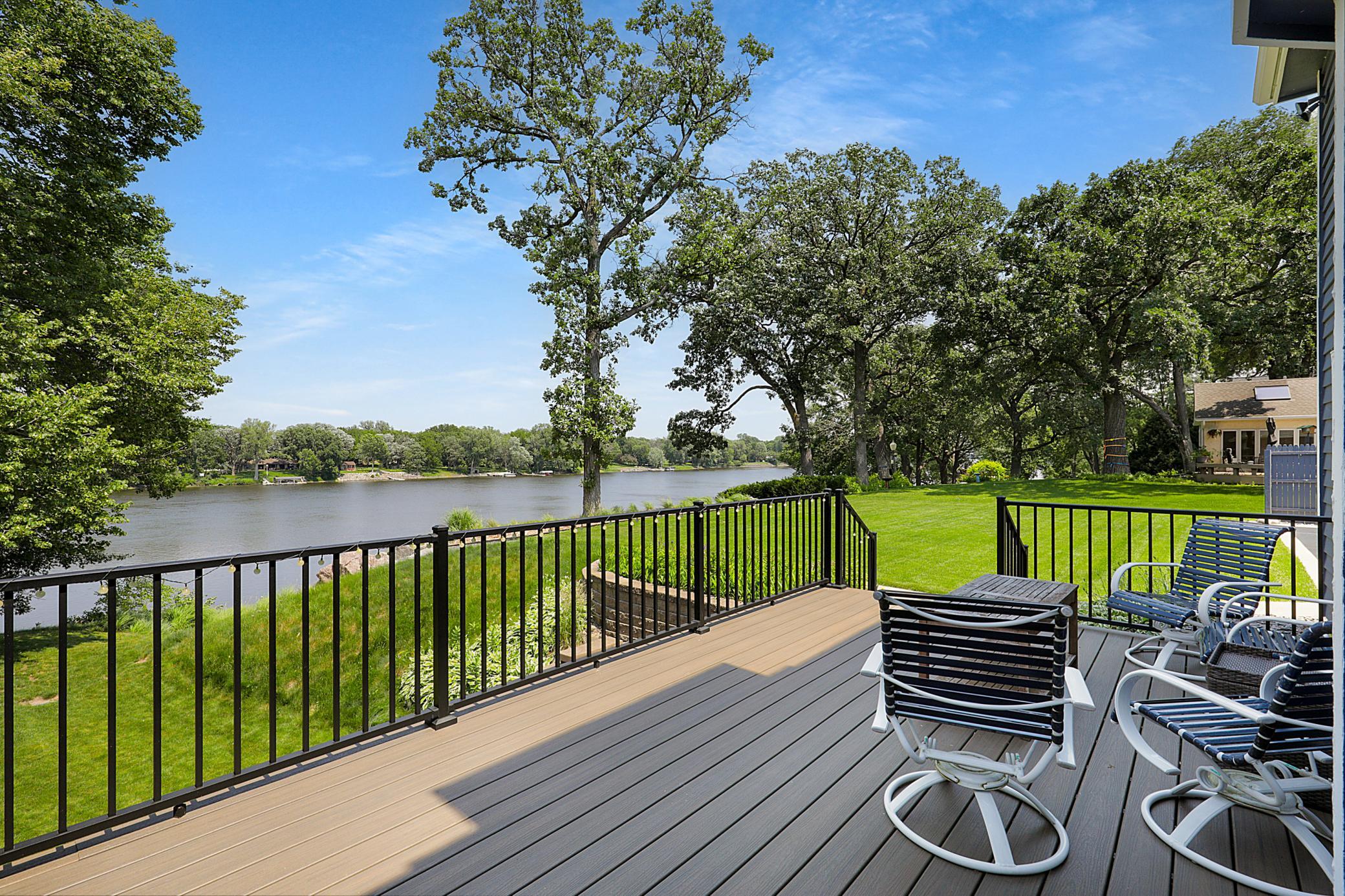 Discover the Serenity of Riverfront Living on the Mississippi