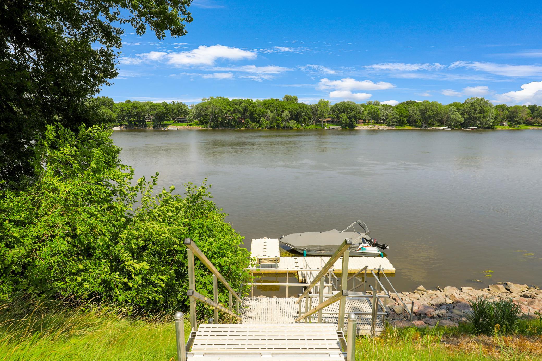 Discover the Serenity of Riverfront Living on the Mississippi