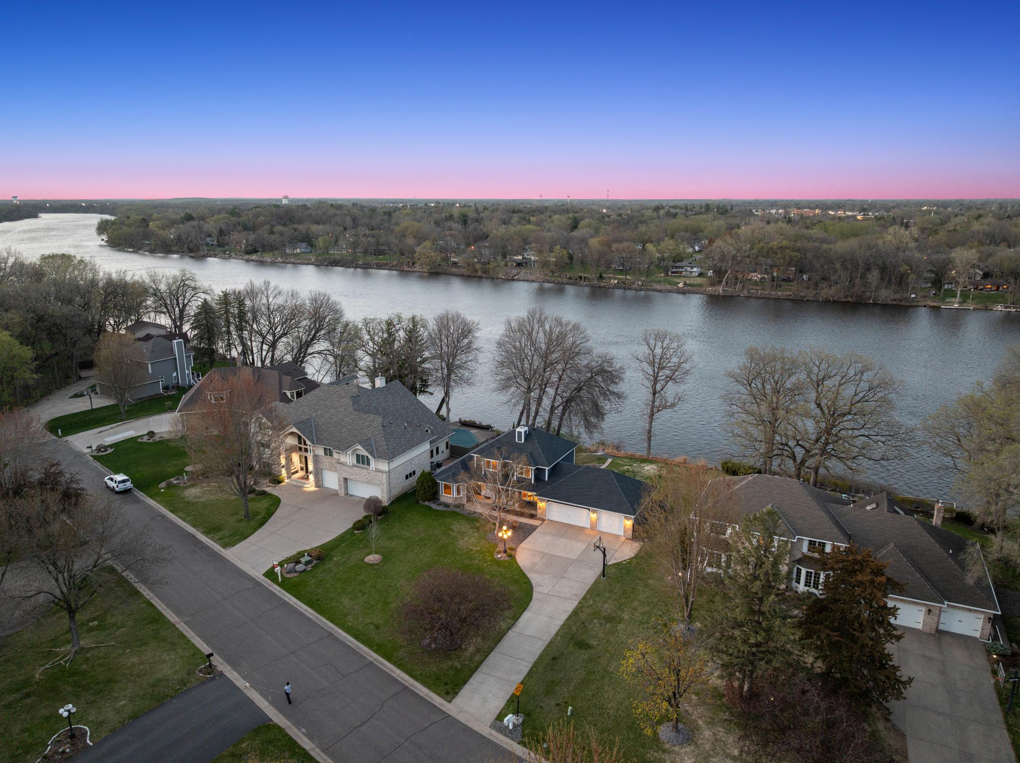 Discover the Serenity of Riverfront Living on the Mississippi