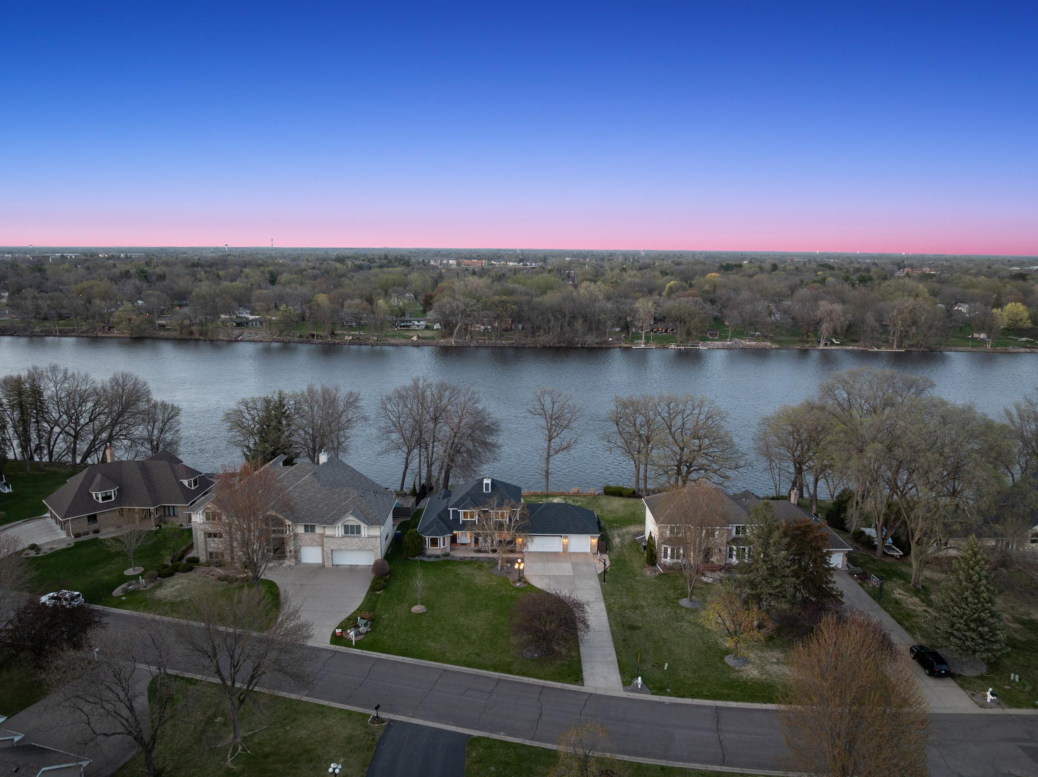 Discover the Serenity of Riverfront Living on the Mississippi