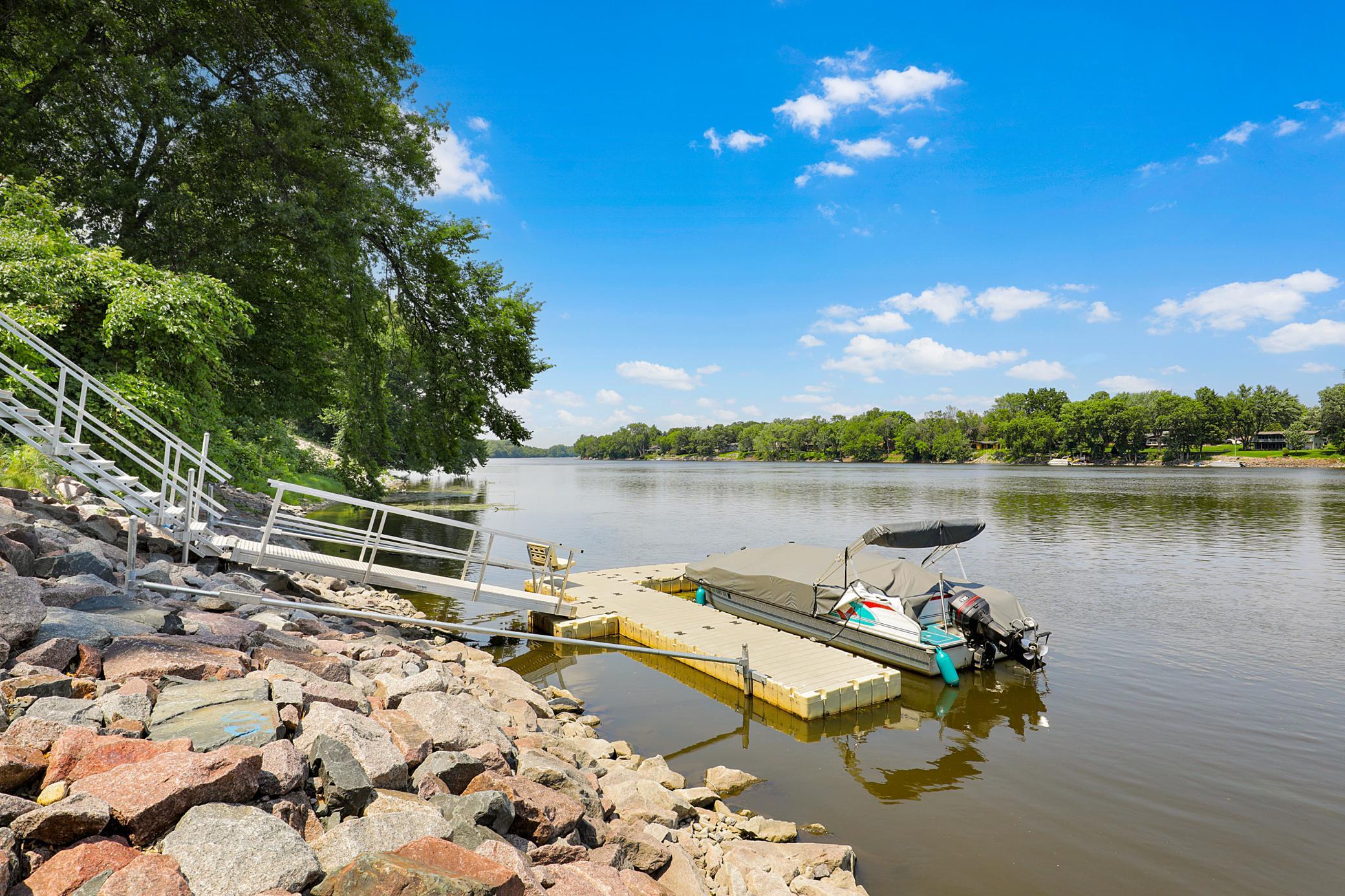 Discover the Serenity of Riverfront Living on the Mississippi