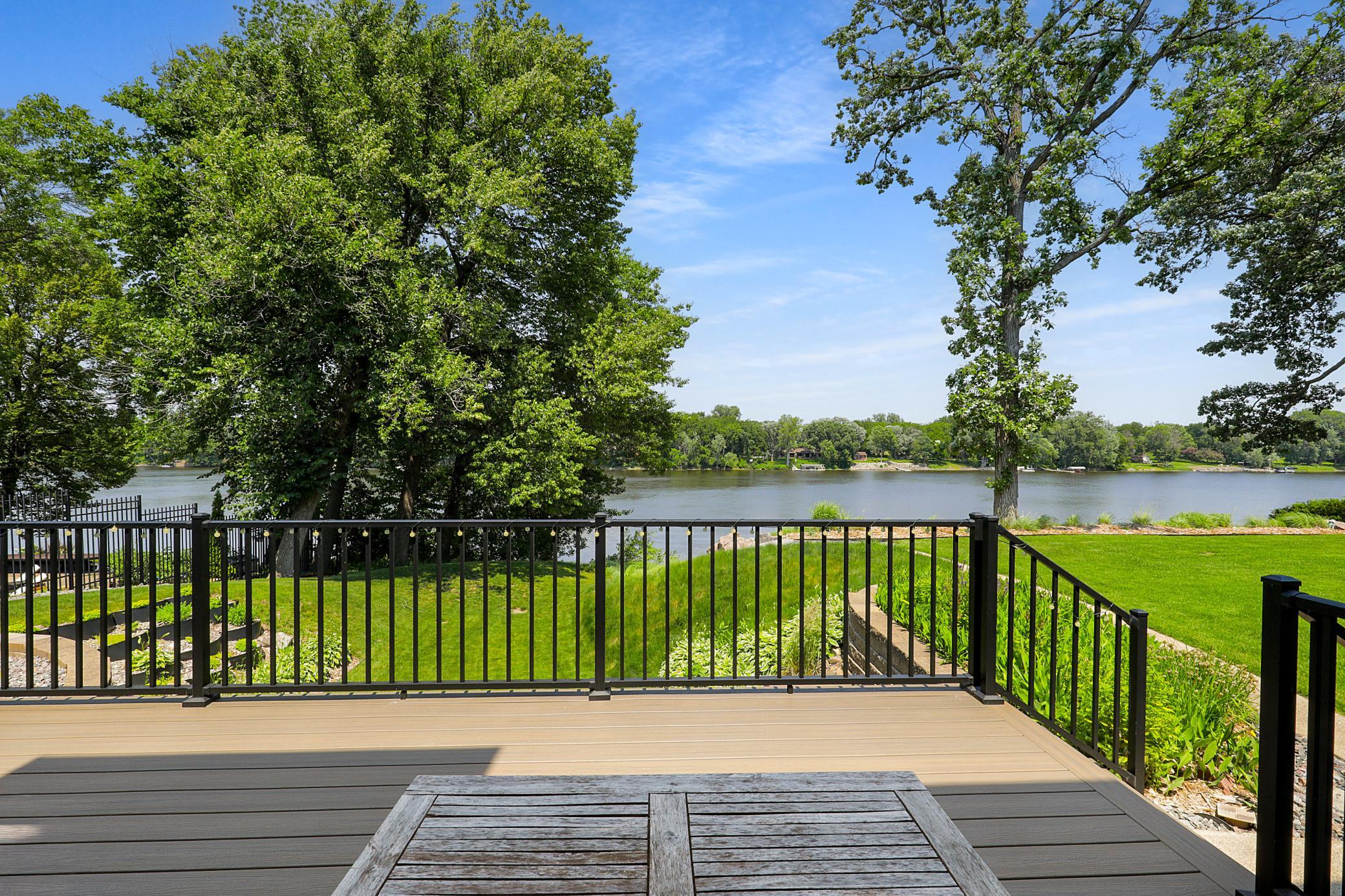 Discover the Serenity of Riverfront Living on the Mississippi