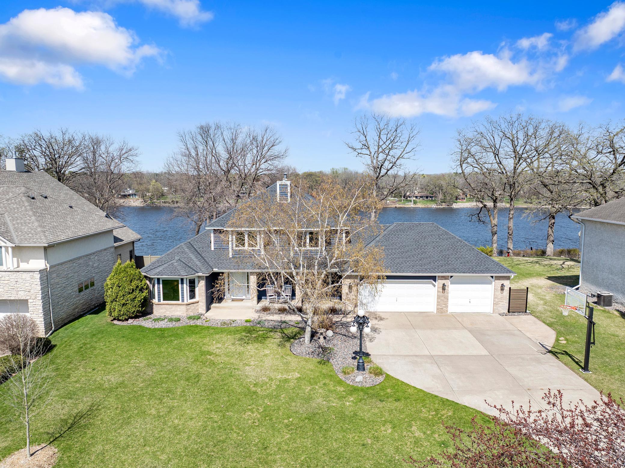 Discover the Serenity of Riverfront Living on the Mississippi