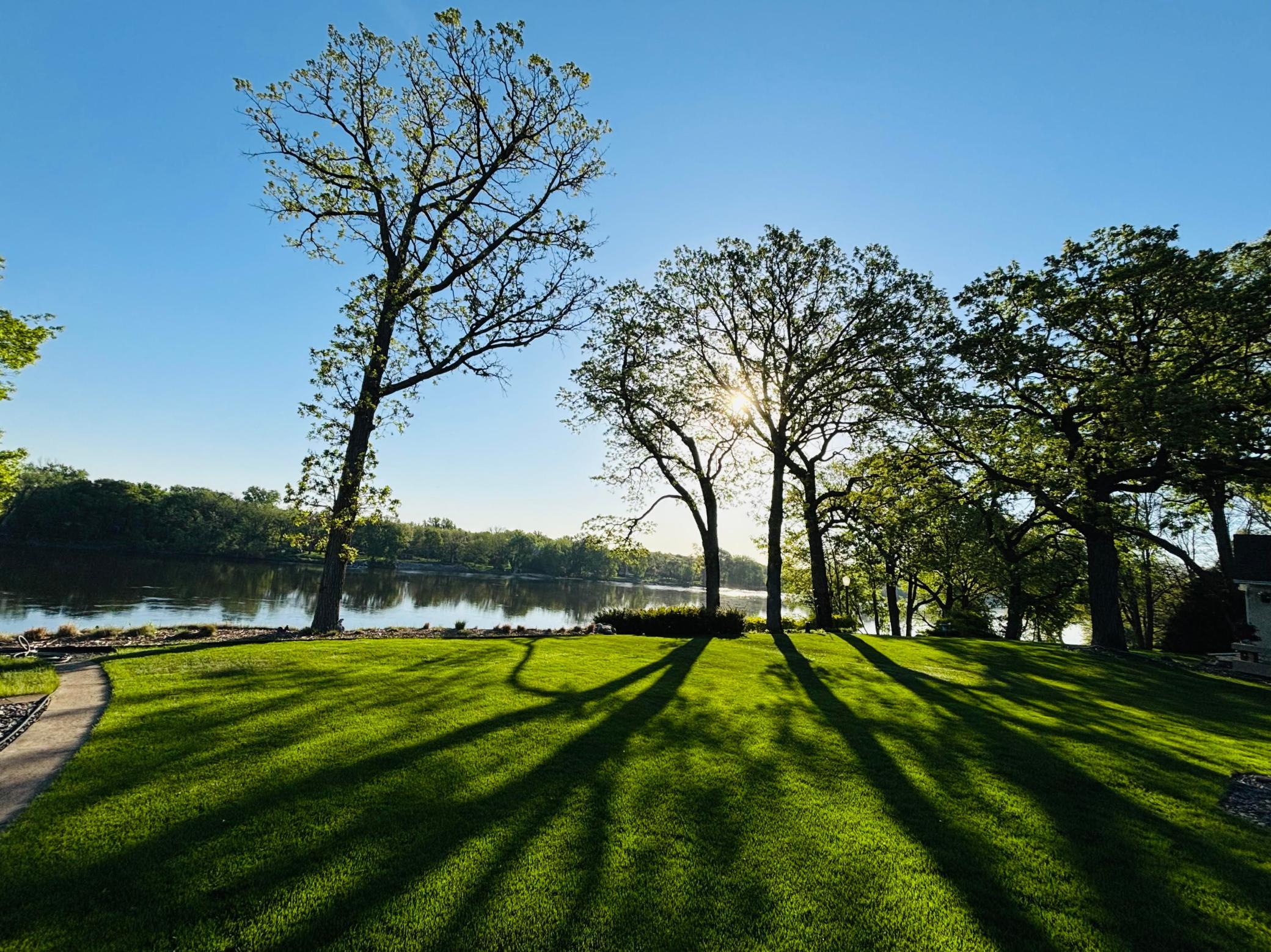 Discover the Serenity of Riverfront Living on the Mississippi