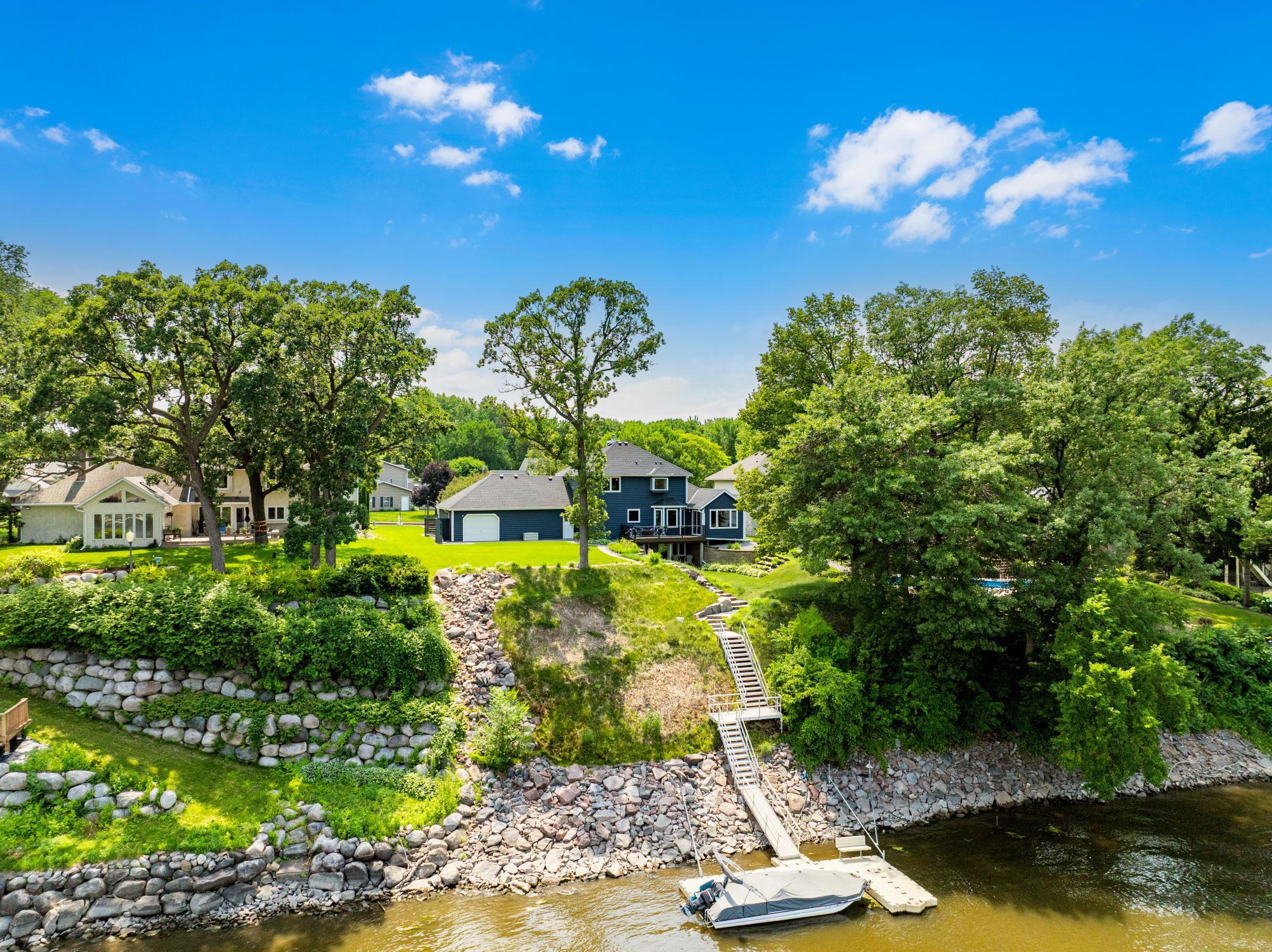 Discover the Serenity of Riverfront Living on the Mississippi