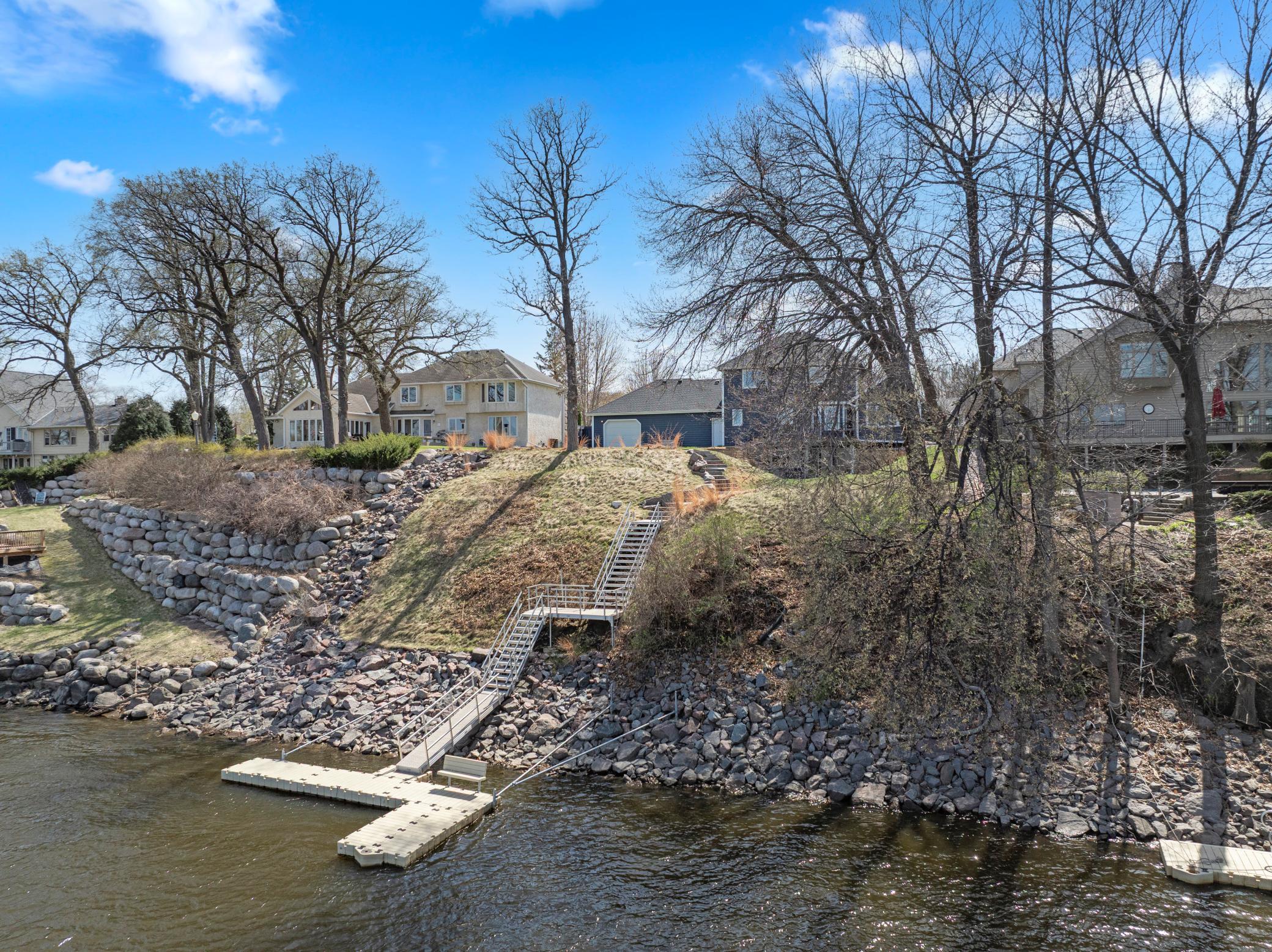 Discover the Serenity of Riverfront Living on the Mississippi