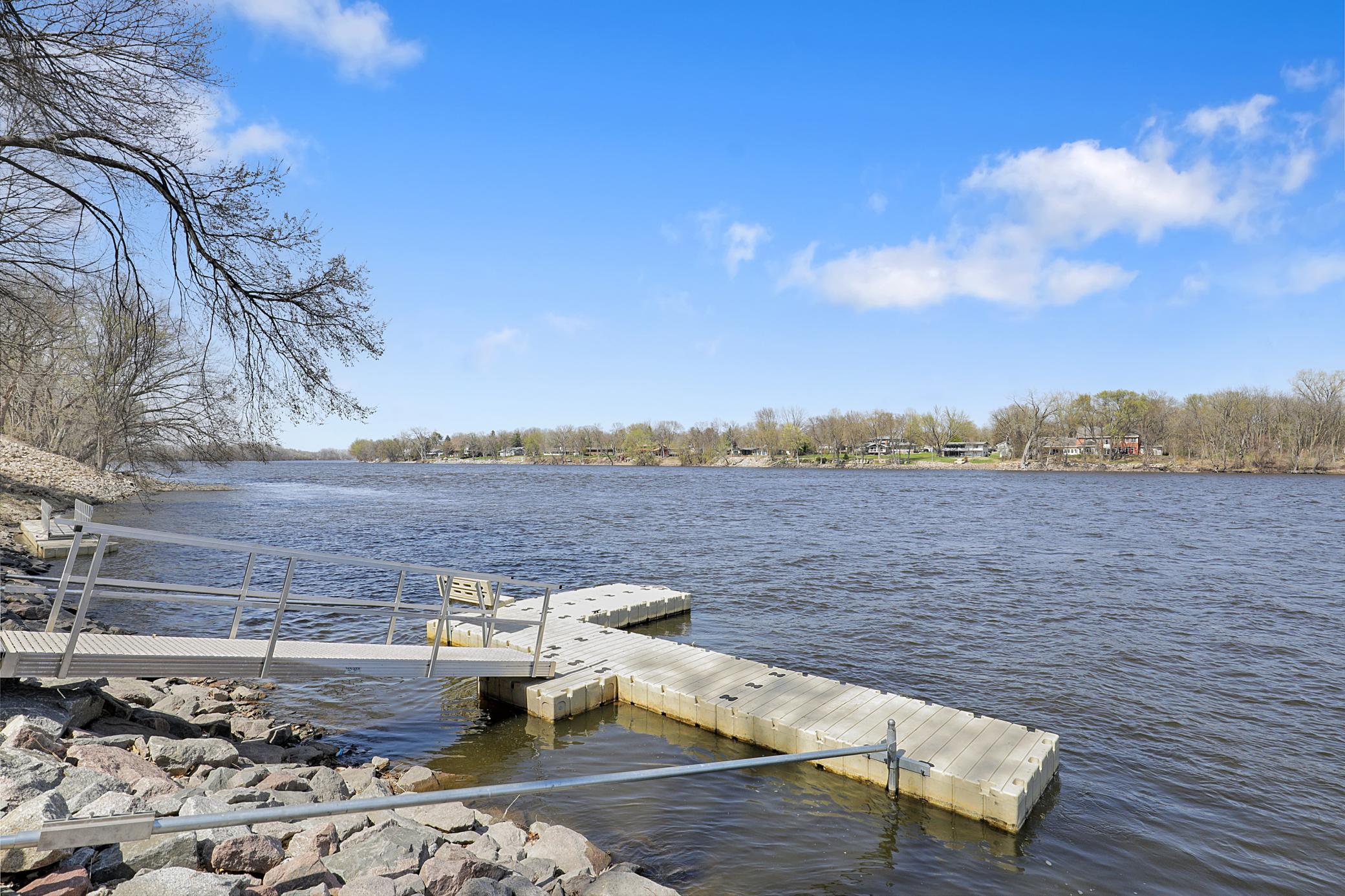 Discover the Serenity of Riverfront Living on the Mississippi
