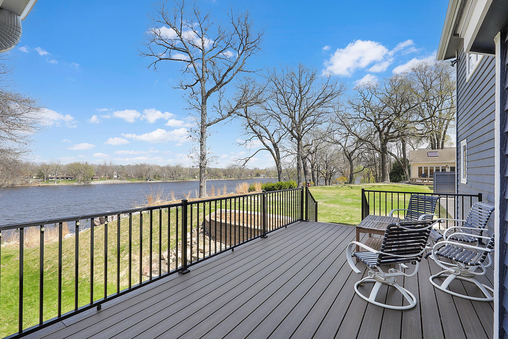Discover the Serenity of Riverfront Living on the Mississippi