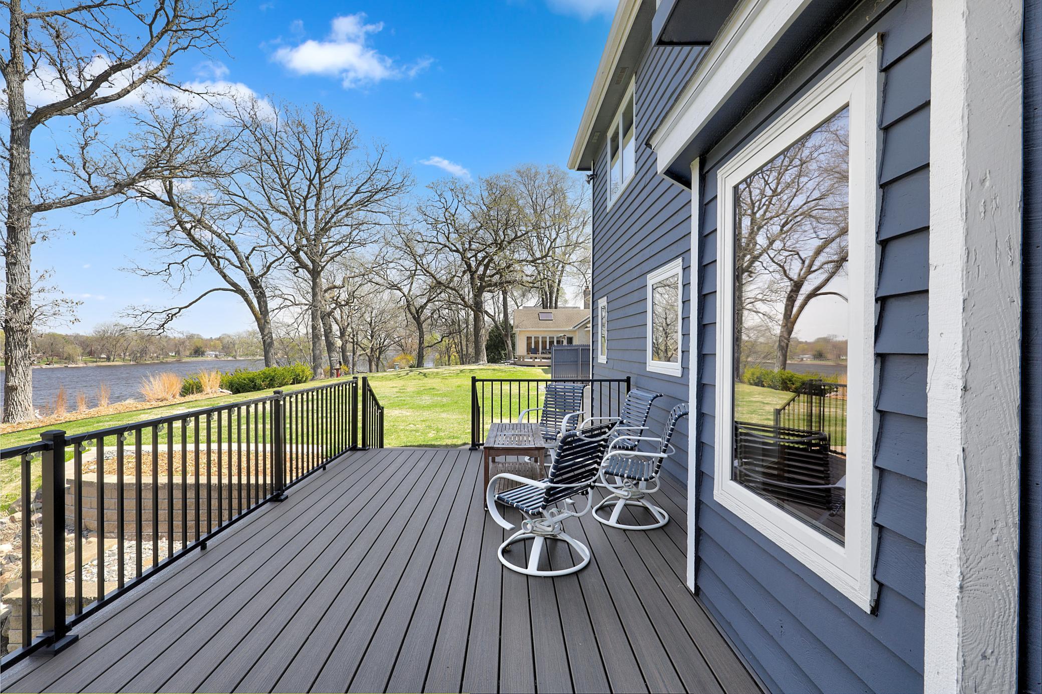 Discover the Serenity of Riverfront Living on the Mississippi