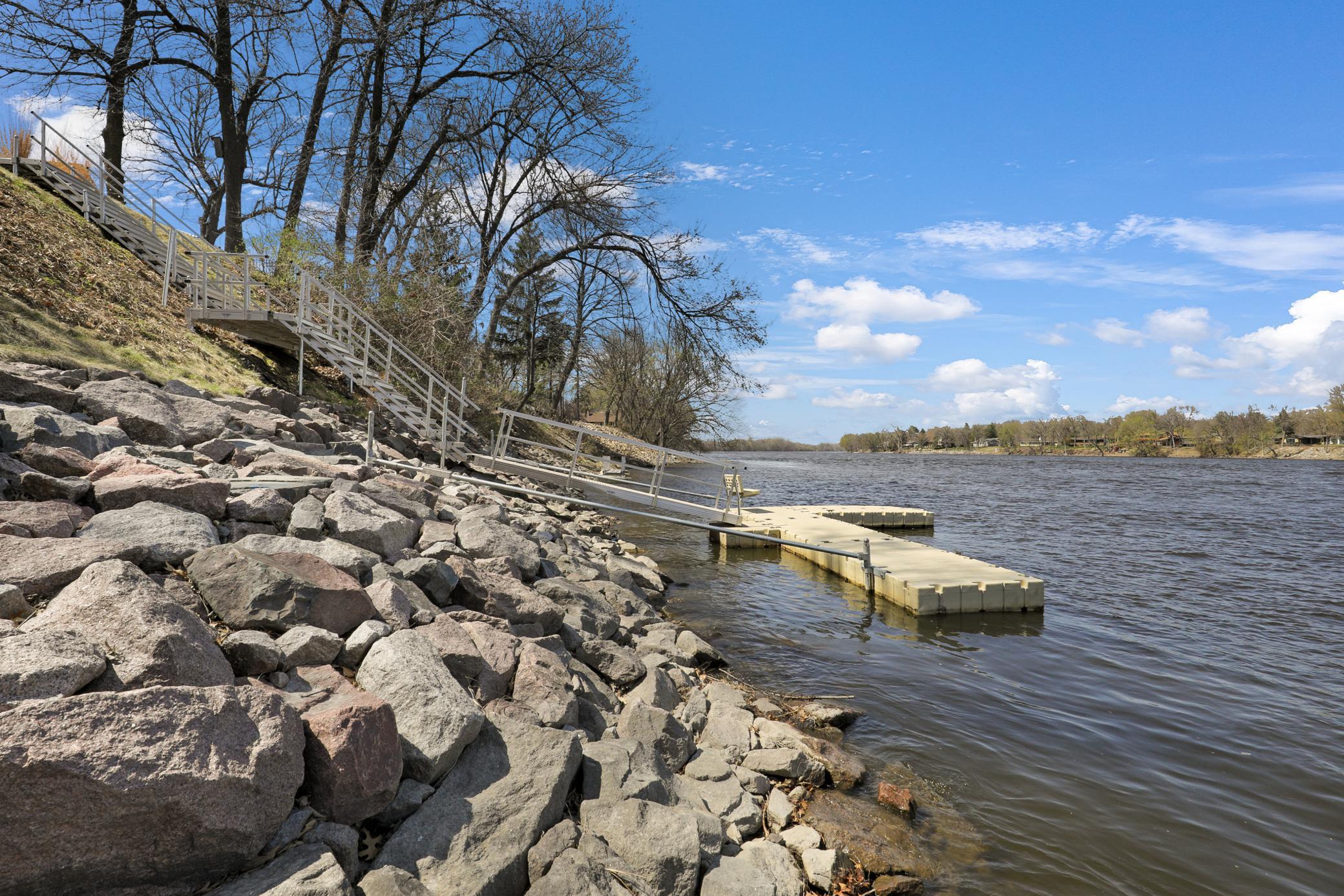Discover the Serenity of Riverfront Living on the Mississippi