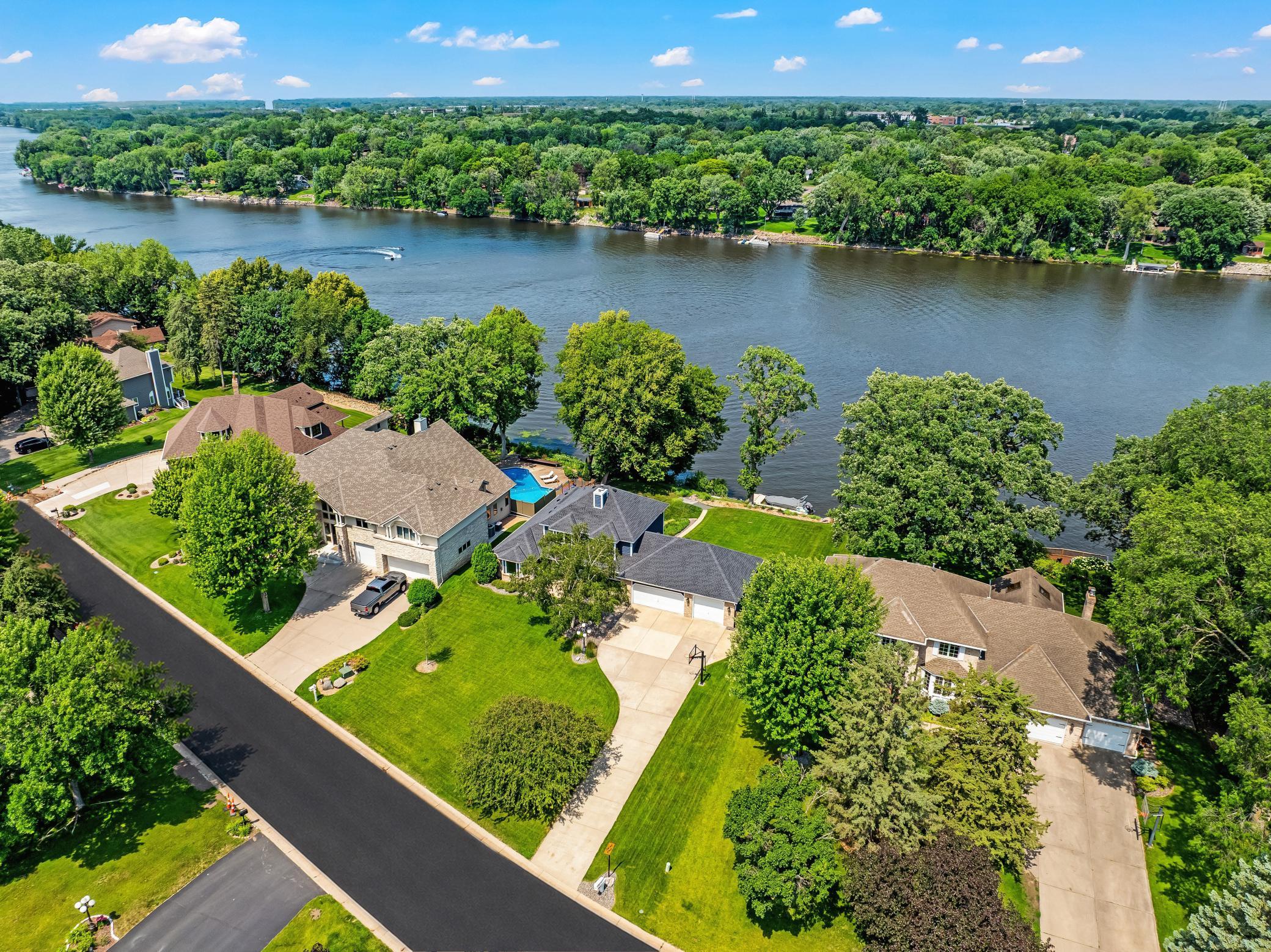 Discover the Serenity of Riverfront Living on the Mississippi