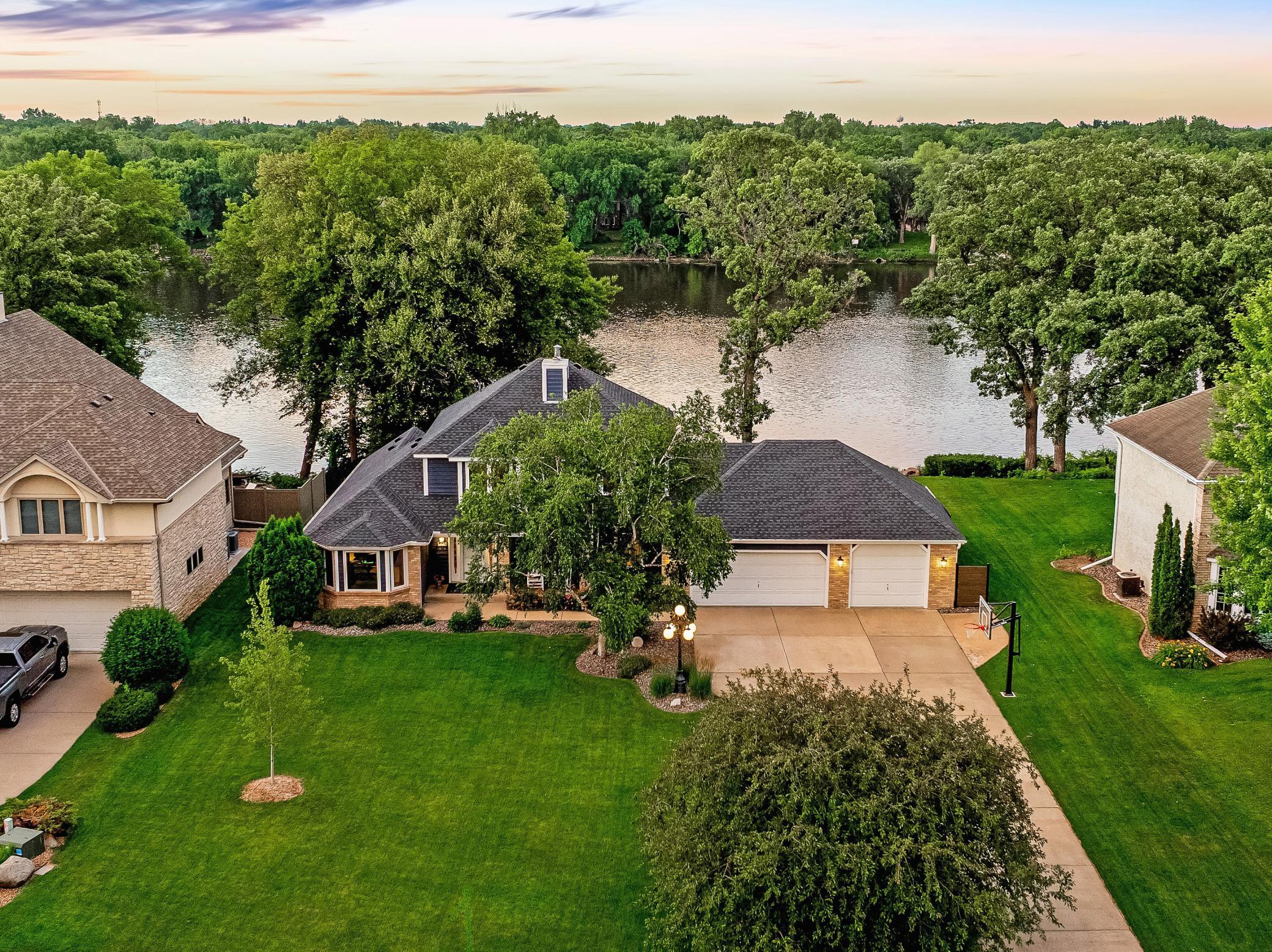 Discover the Serenity of Riverfront Living on the Mississippi