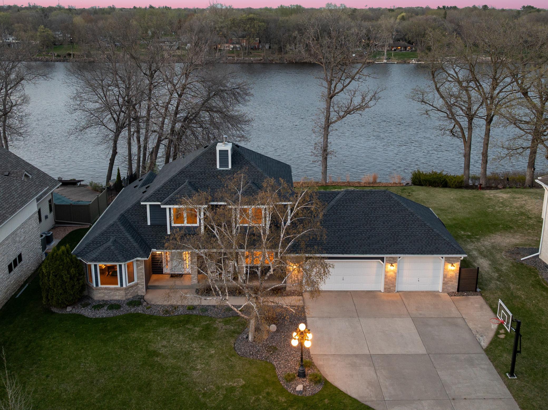 Discover the Serenity of Riverfront Living on the Mississippi