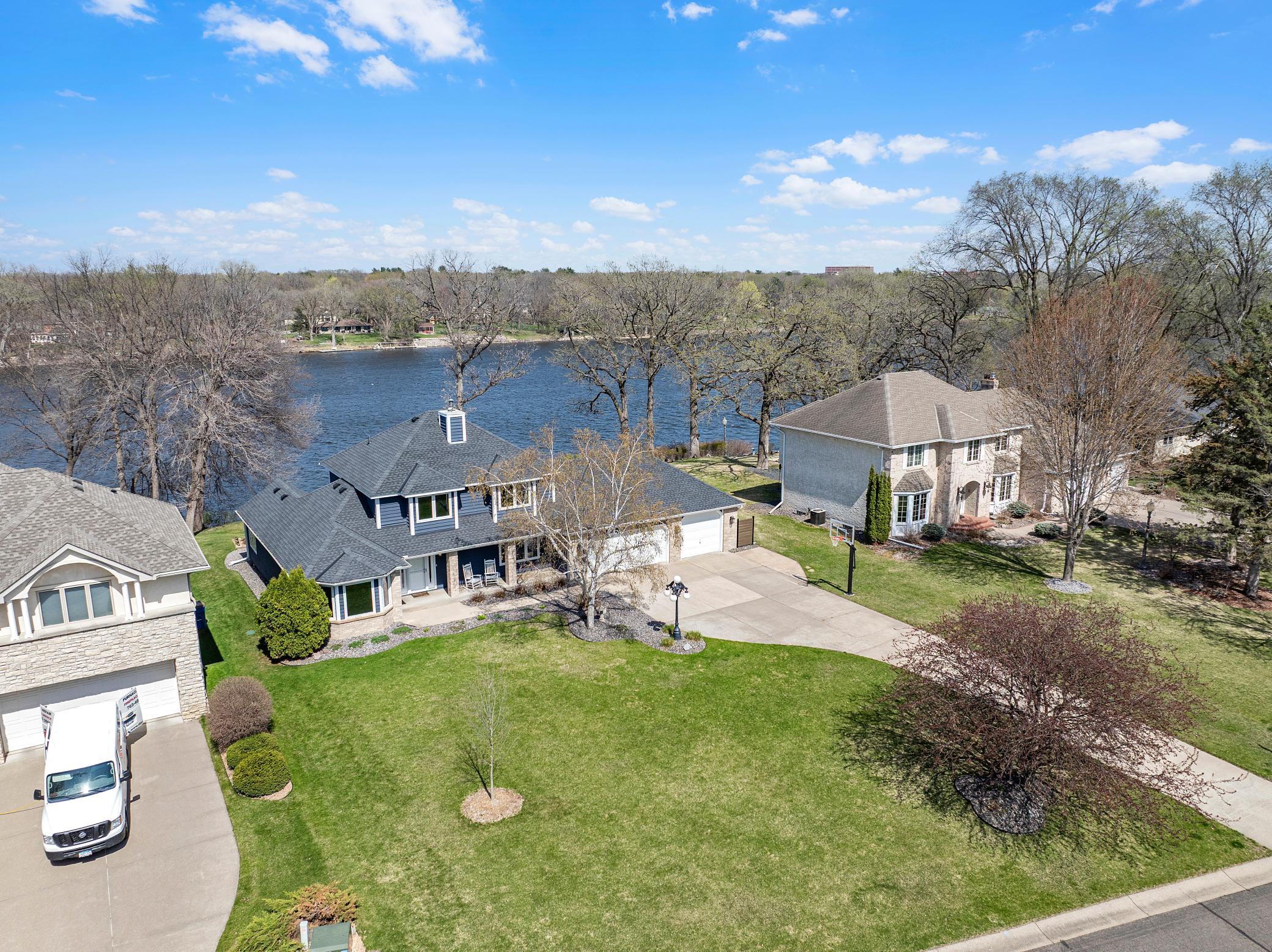 Discover the Serenity of Riverfront Living on the Mississippi