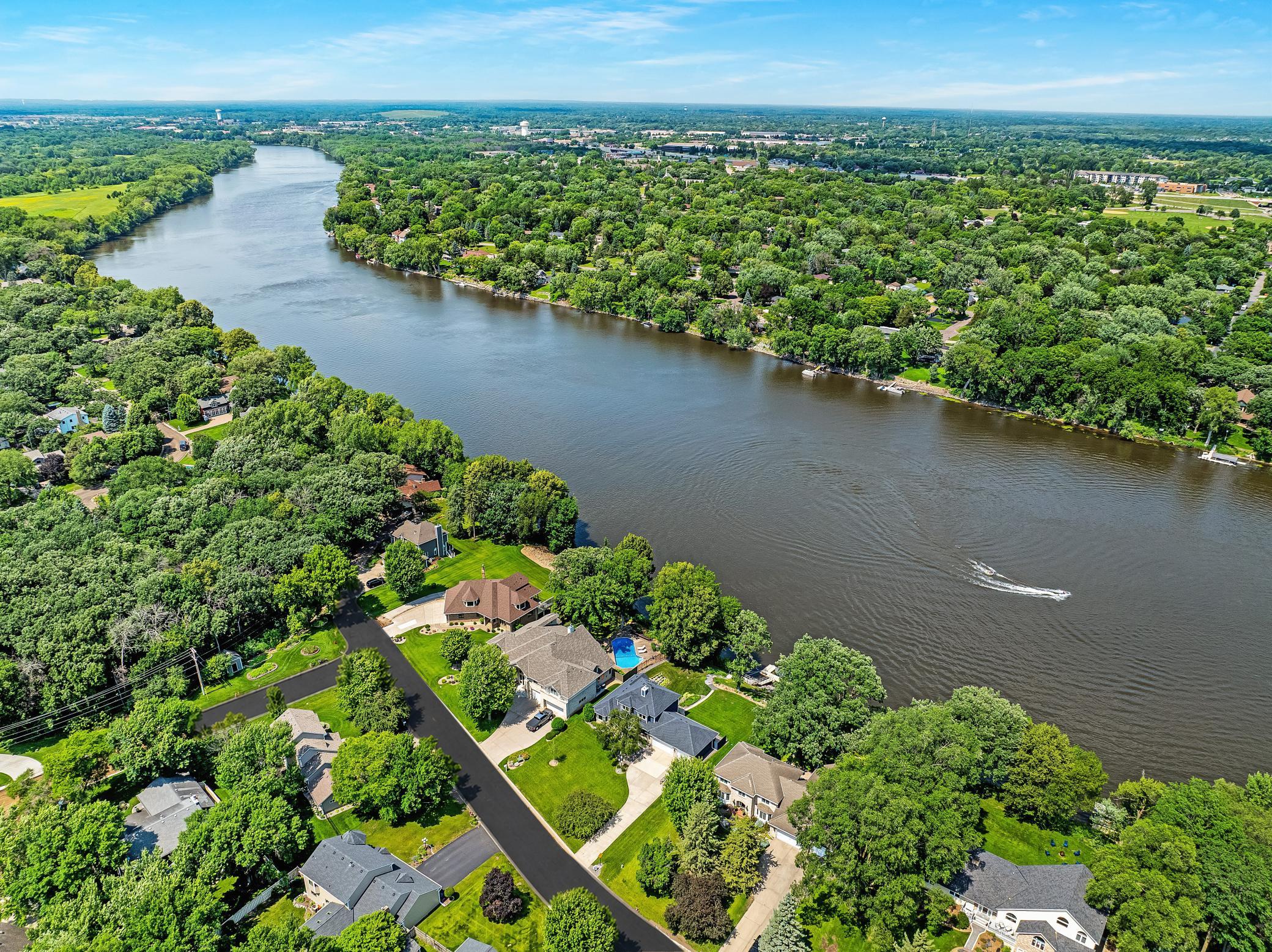 Discover the Serenity of Riverfront Living on the Mississippi