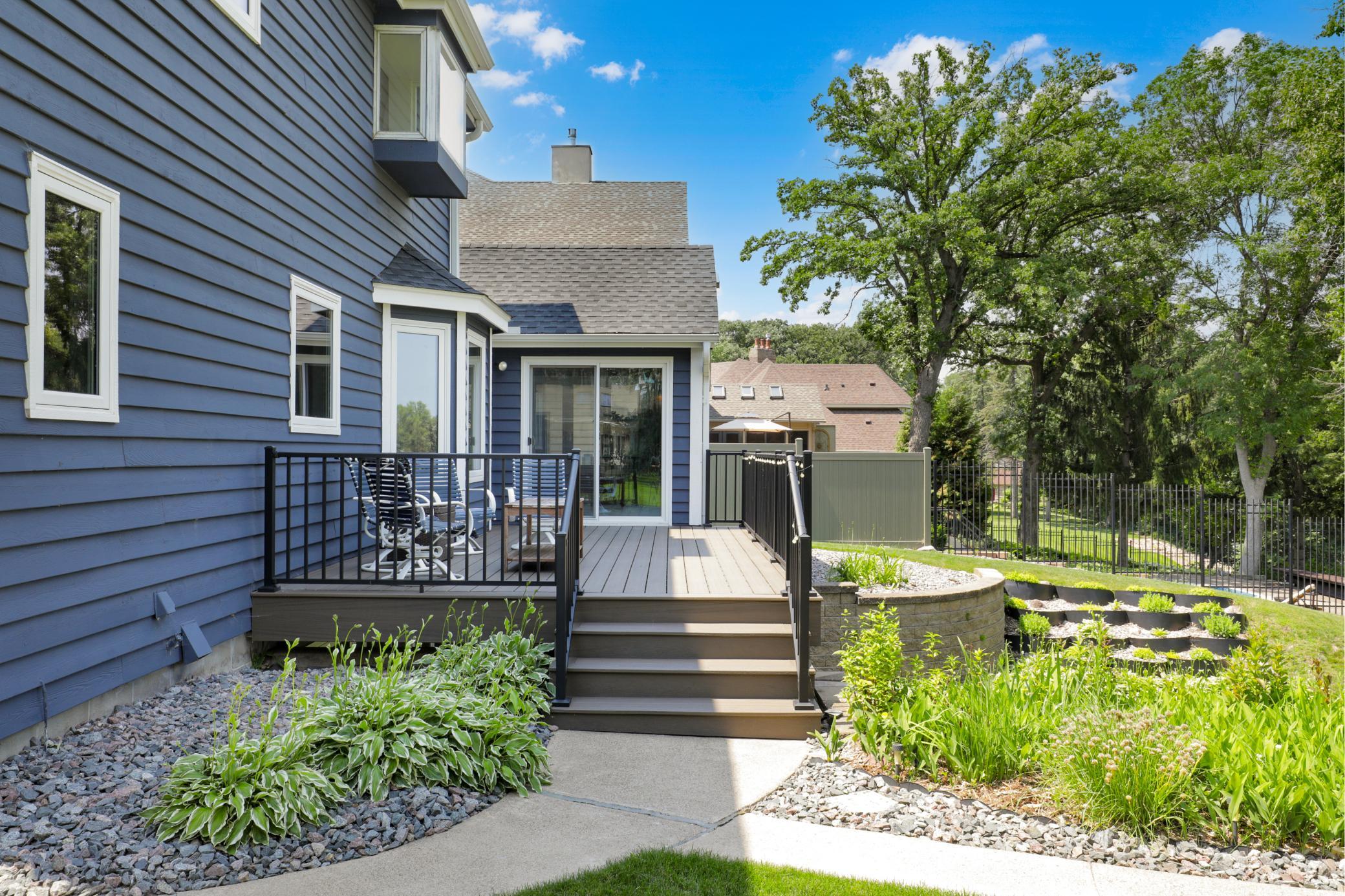 Discover the Serenity of Riverfront Living on the Mississippi