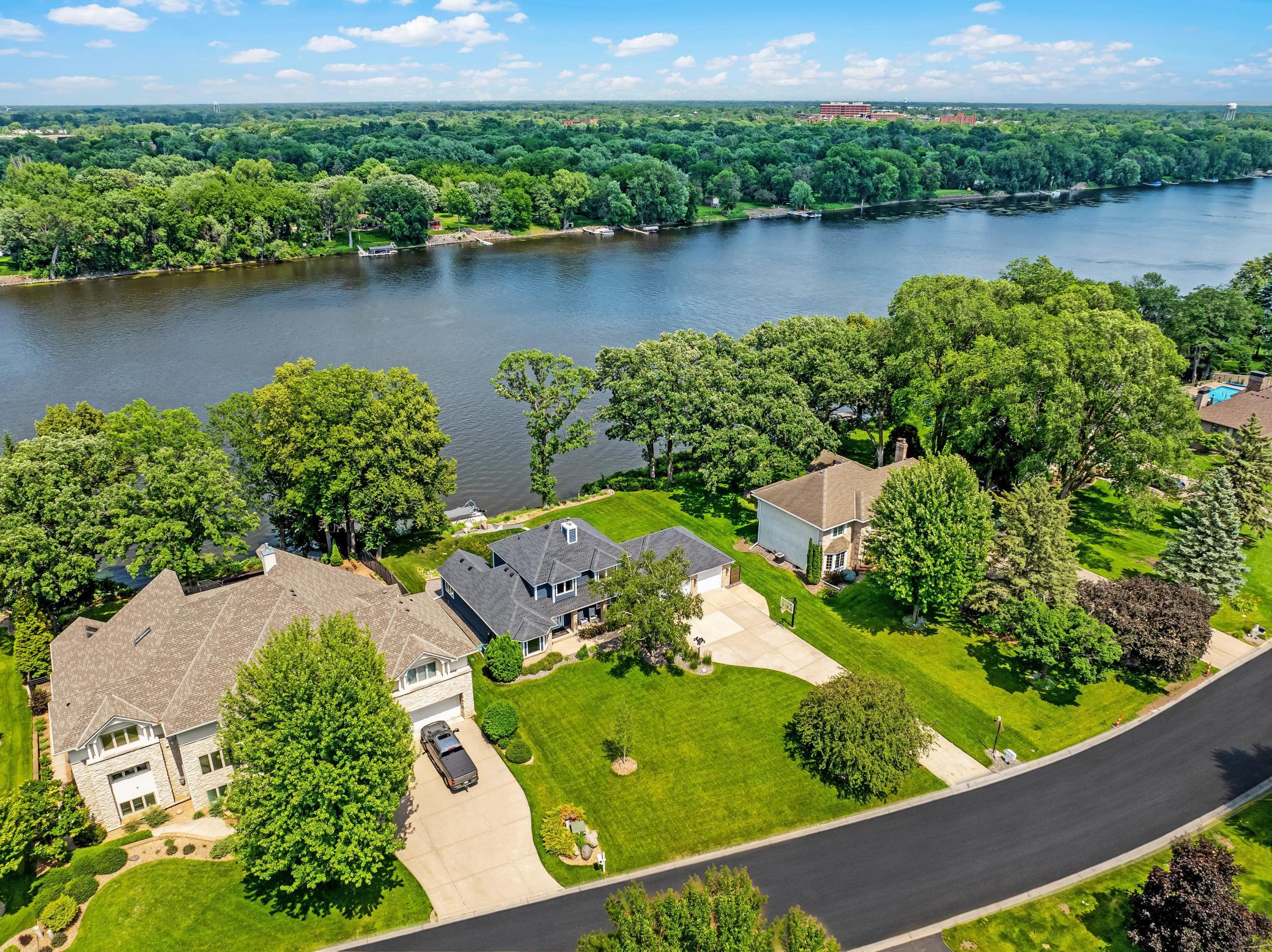 Discover the Serenity of Riverfront Living on the Mississippi