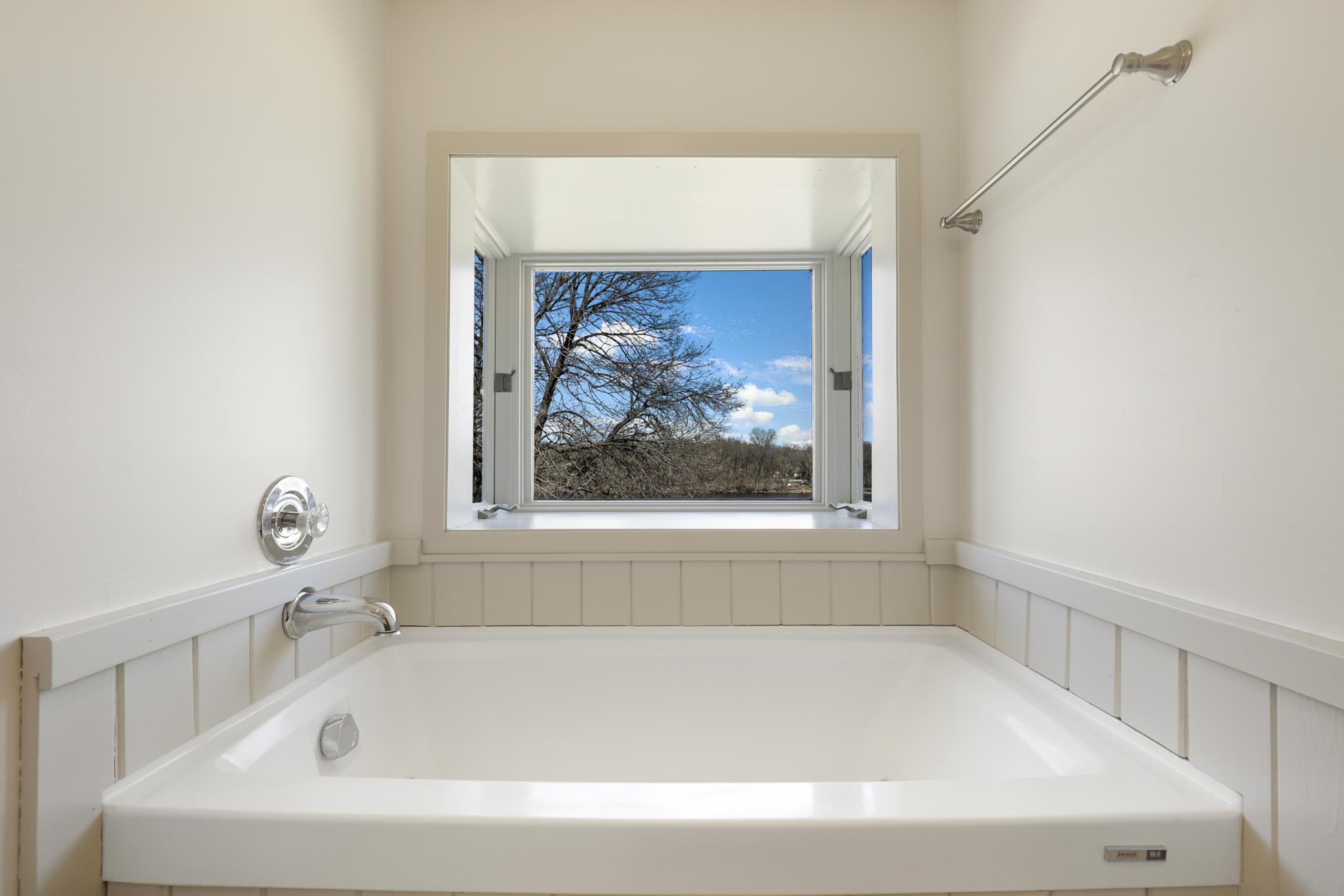 Discover the Serenity of Riverfront Living on the Mississippi