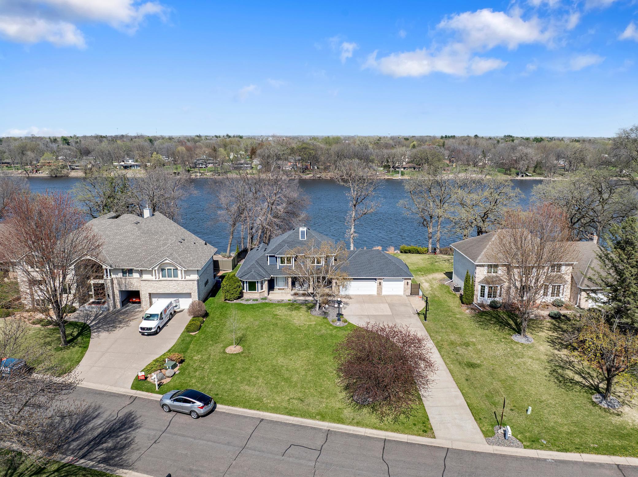Discover the Serenity of Riverfront Living on the Mississippi