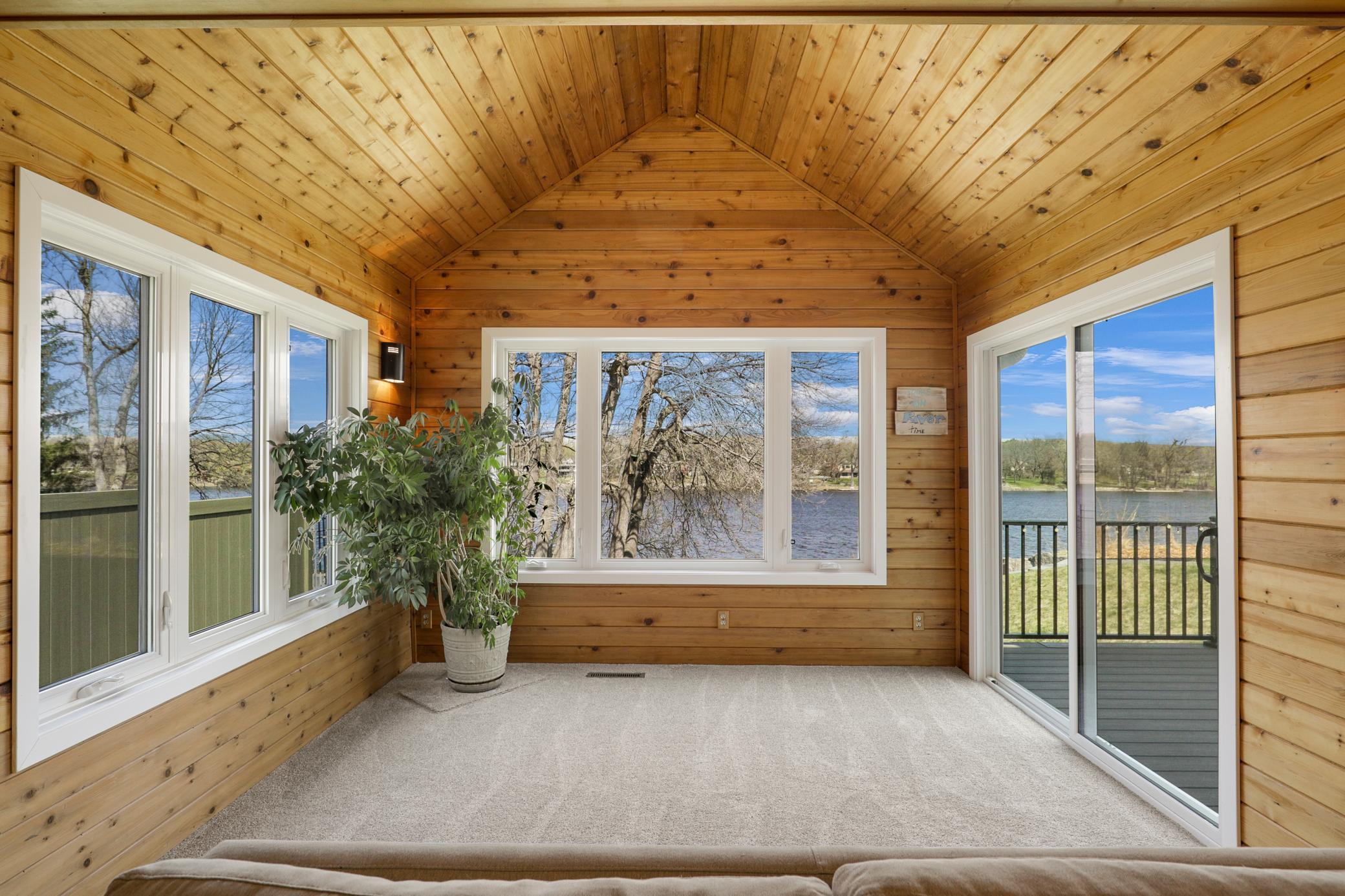Discover the Serenity of Riverfront Living on the Mississippi