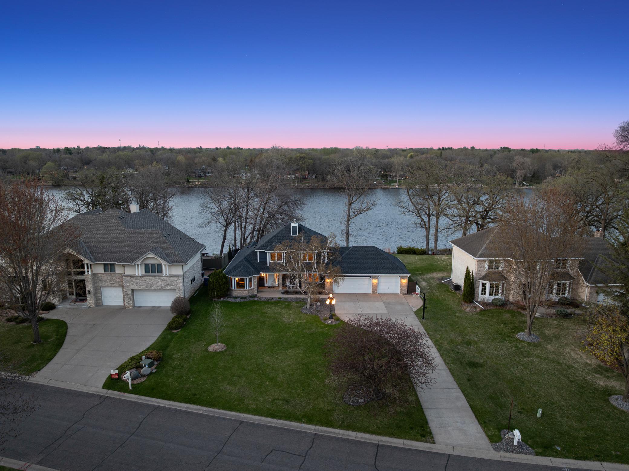 Discover the Serenity of Riverfront Living on the Mississippi