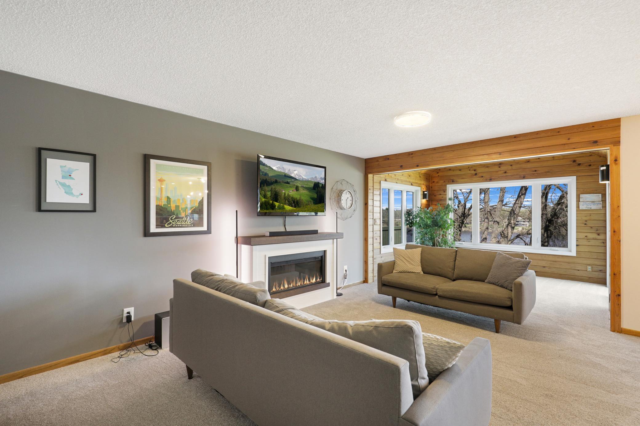 Discover the Serenity of Riverfront Living on the Mississippi