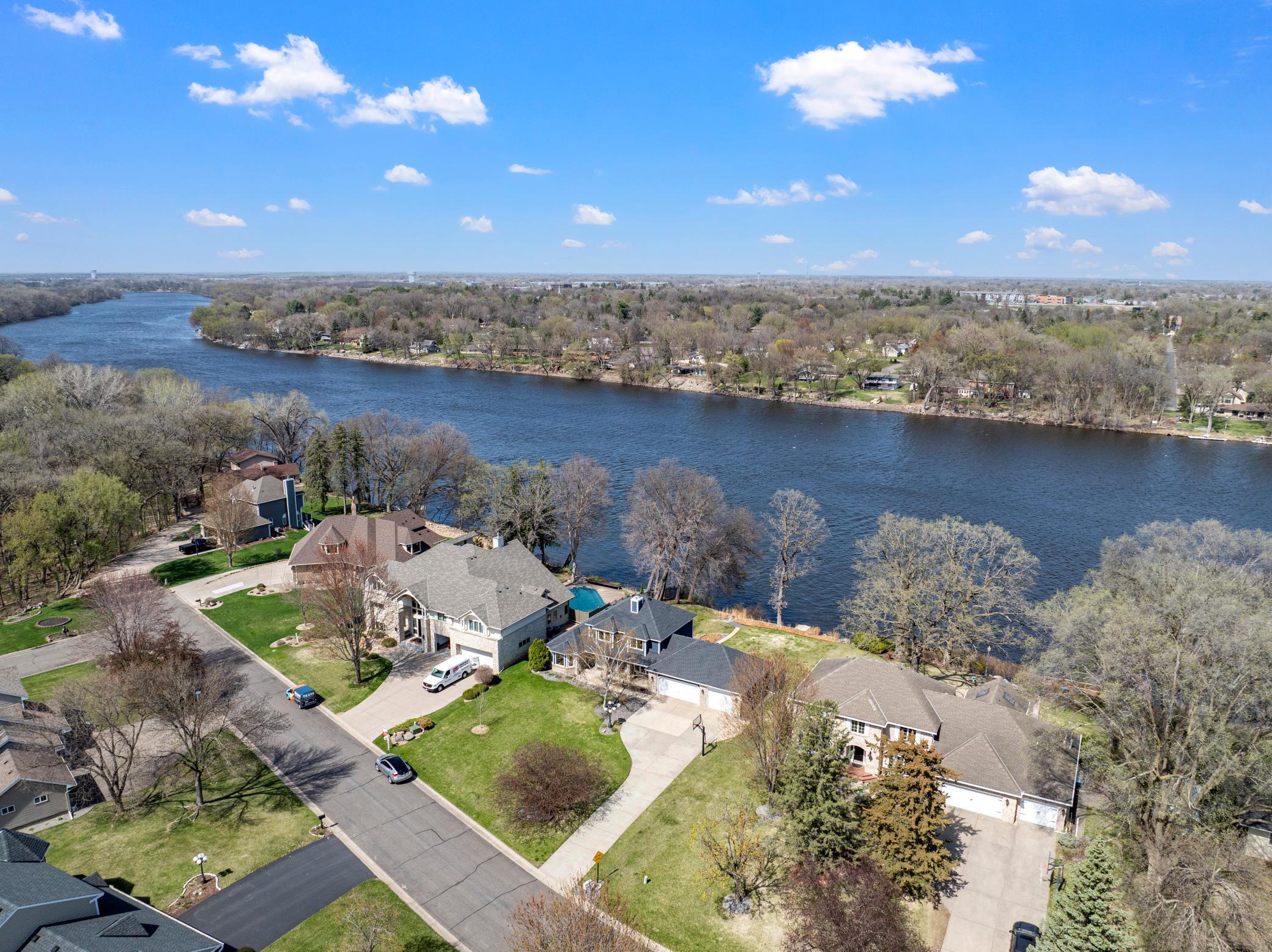 Discover the Serenity of Riverfront Living on the Mississippi