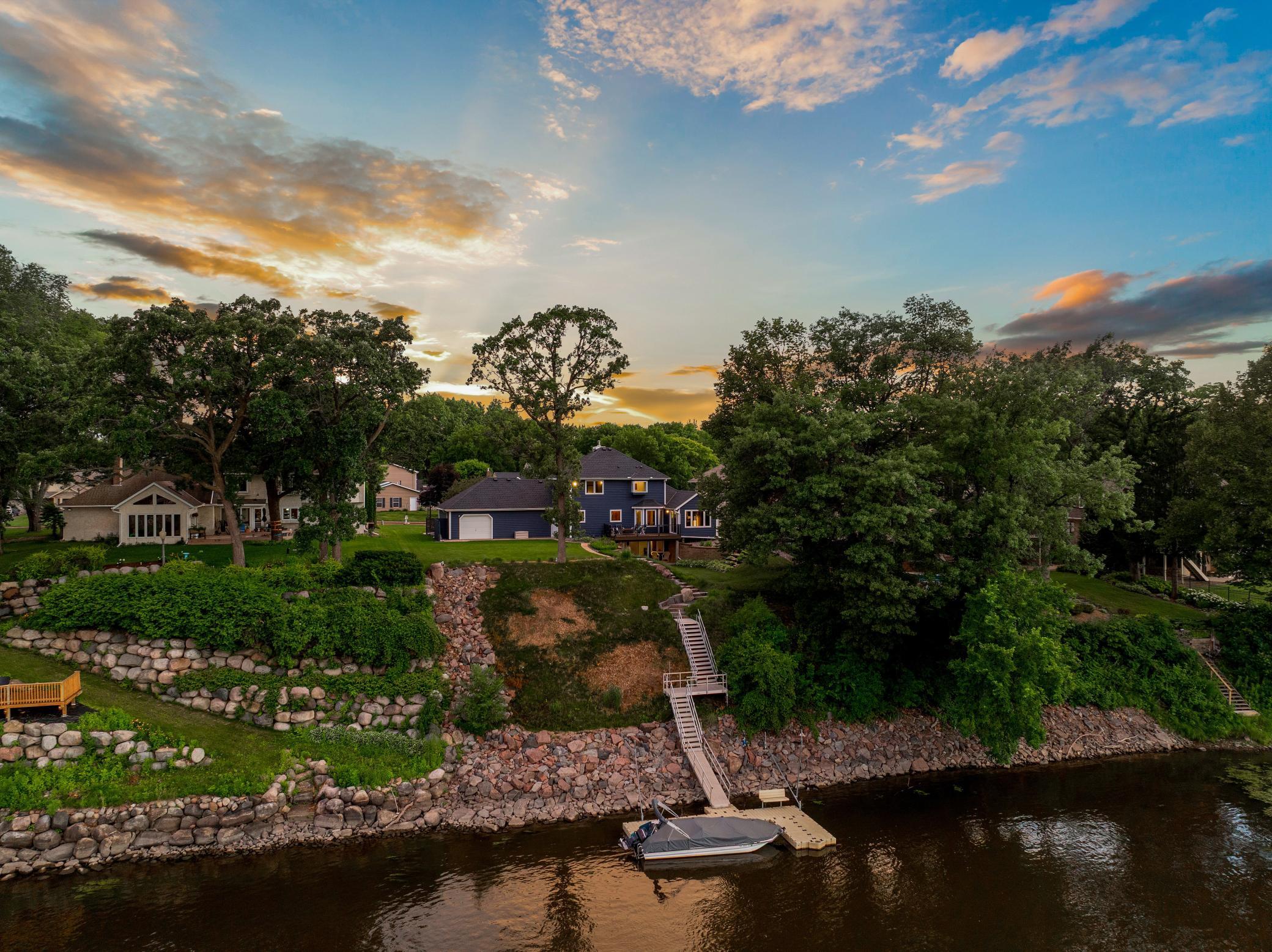 Discover the Serenity of Riverfront Living on the Mississippi