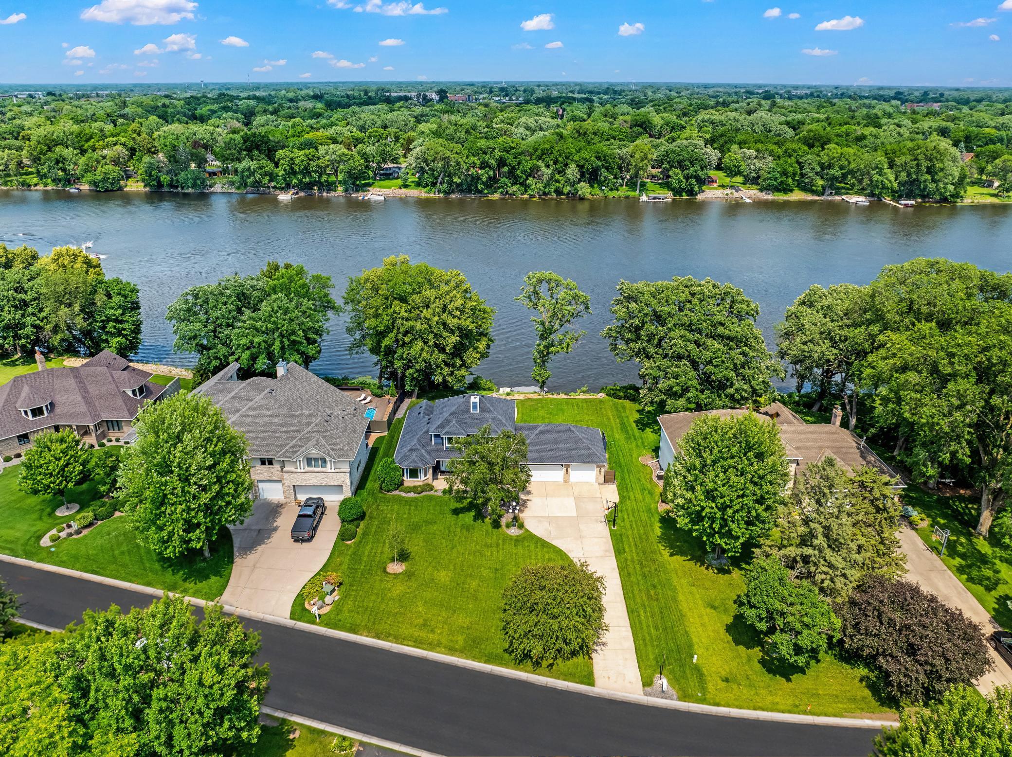 Discover the Serenity of Riverfront Living on the Mississippi