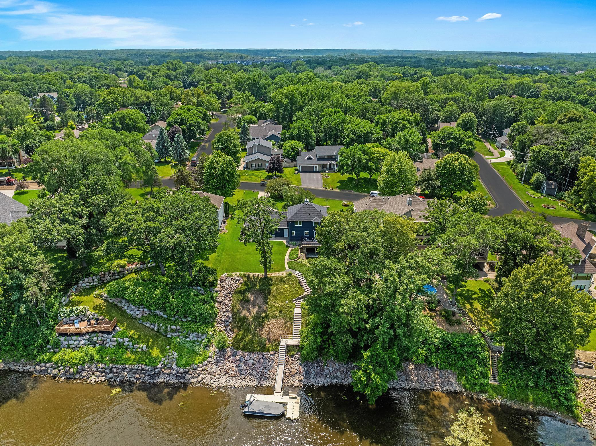 Discover the Serenity of Riverfront Living on the Mississippi