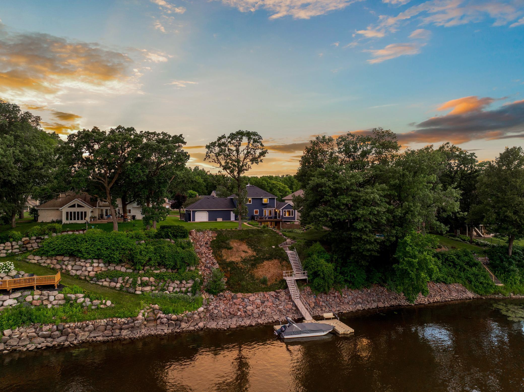 Discover the Serenity of Riverfront Living on the Mississippi