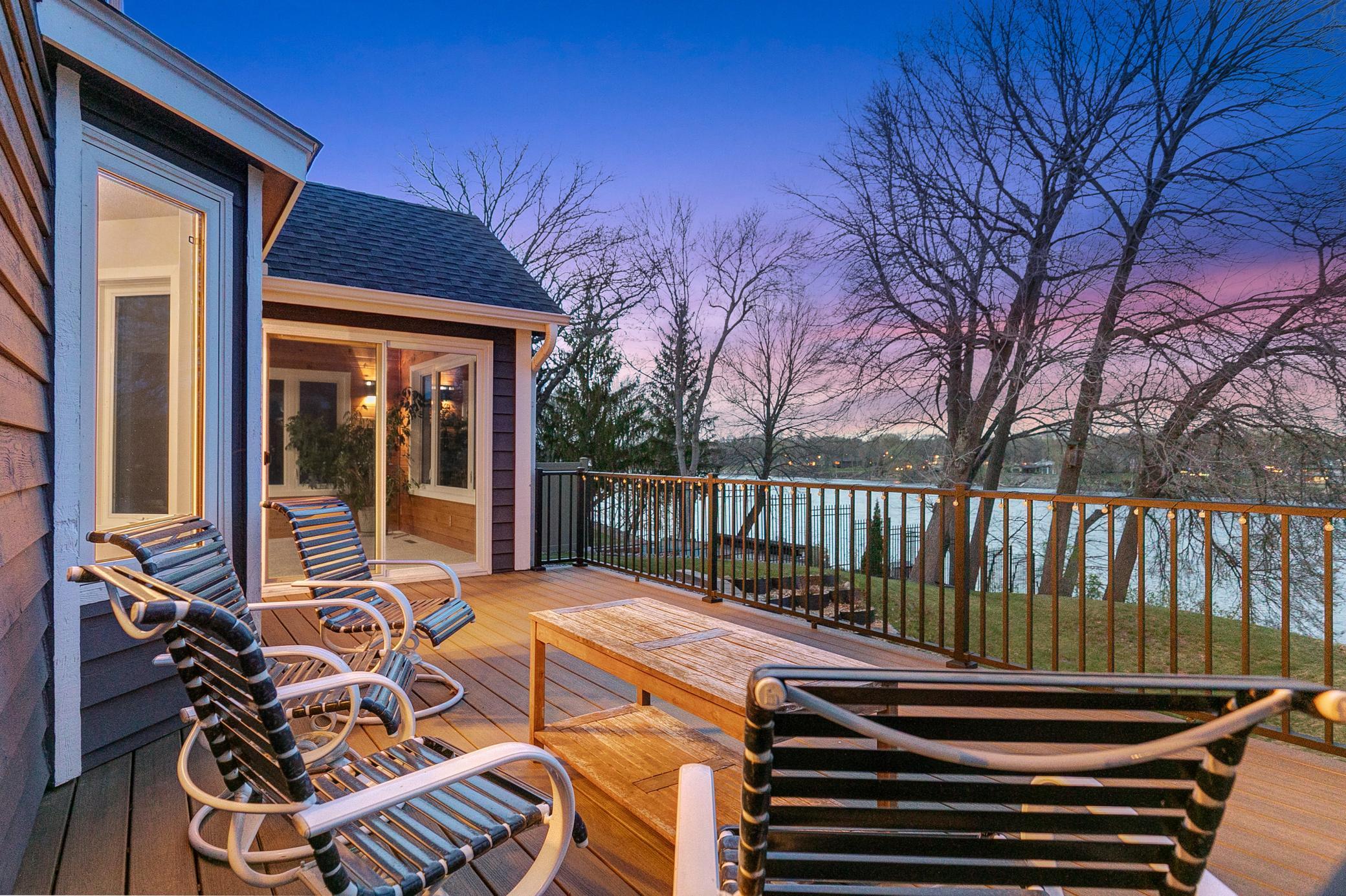 Discover the Serenity of Riverfront Living on the Mississippi