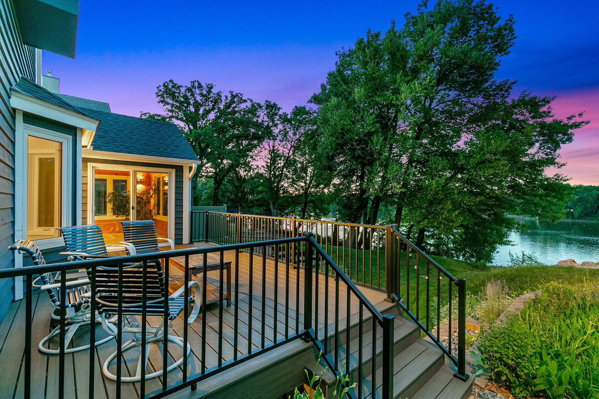 Discover the Serenity of Riverfront Living on the Mississippi