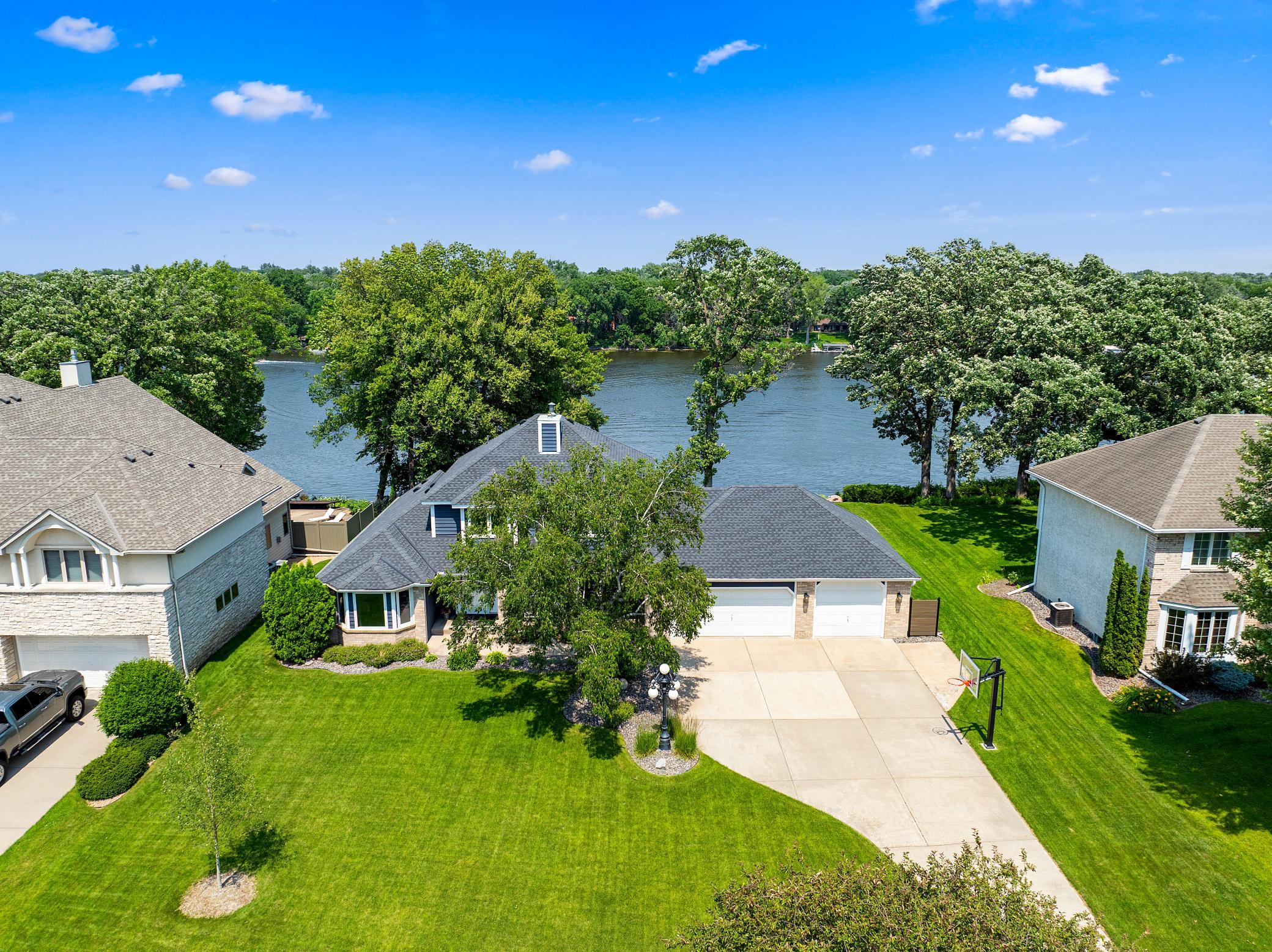 Discover the Serenity of Riverfront Living on the Mississippi