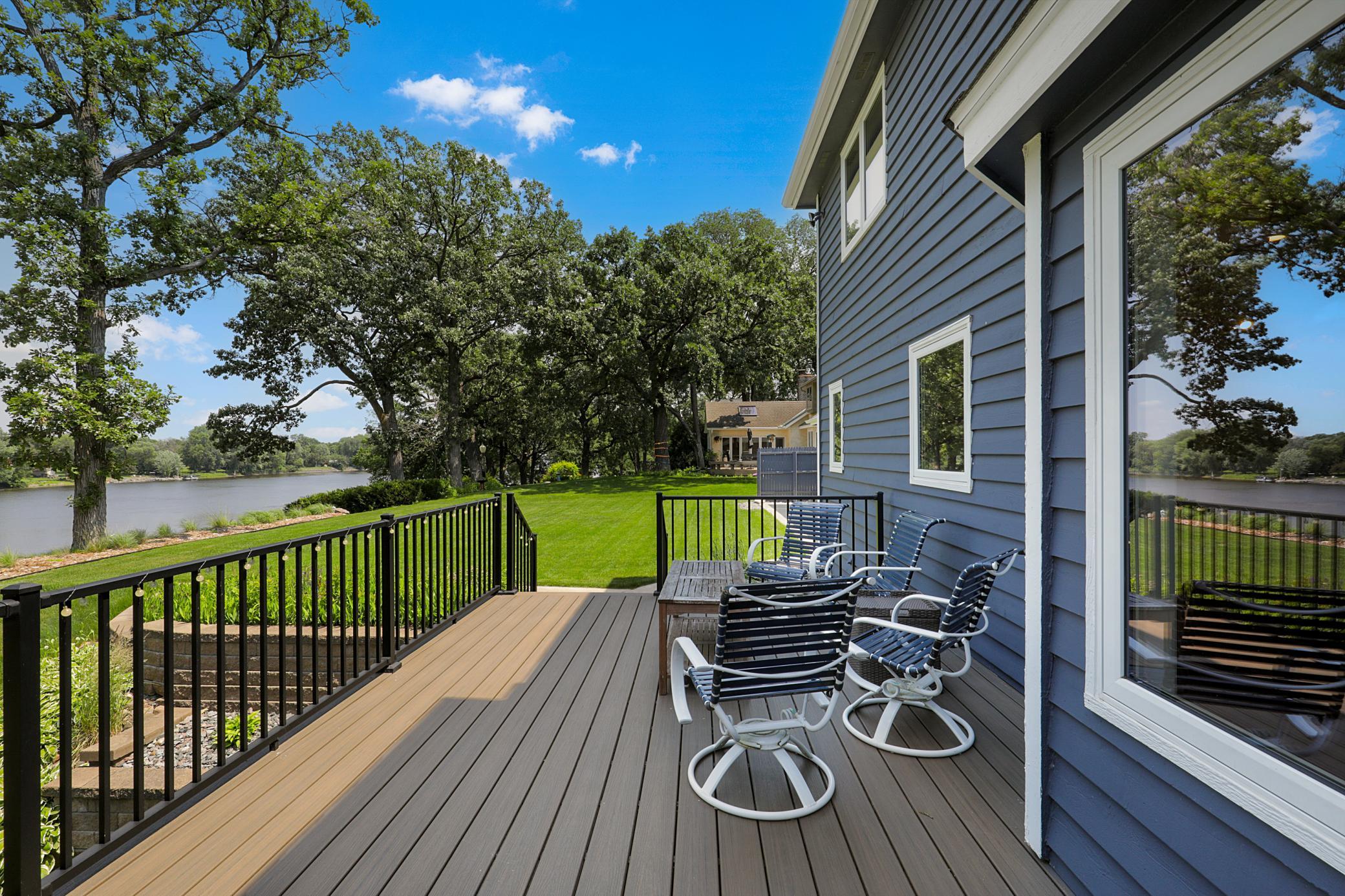 Discover the Serenity of Riverfront Living on the Mississippi