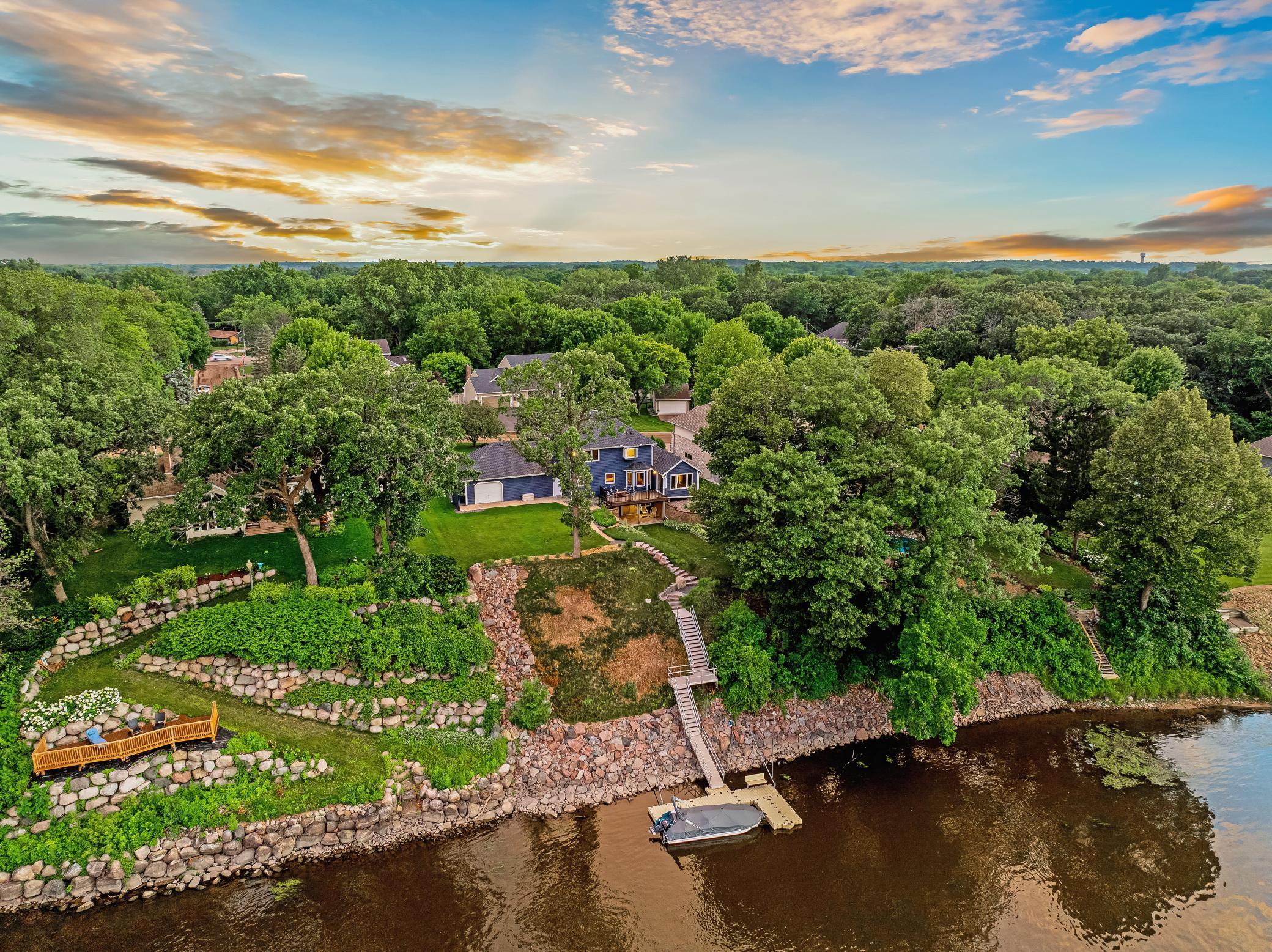 Discover the Serenity of Riverfront Living on the Mississippi