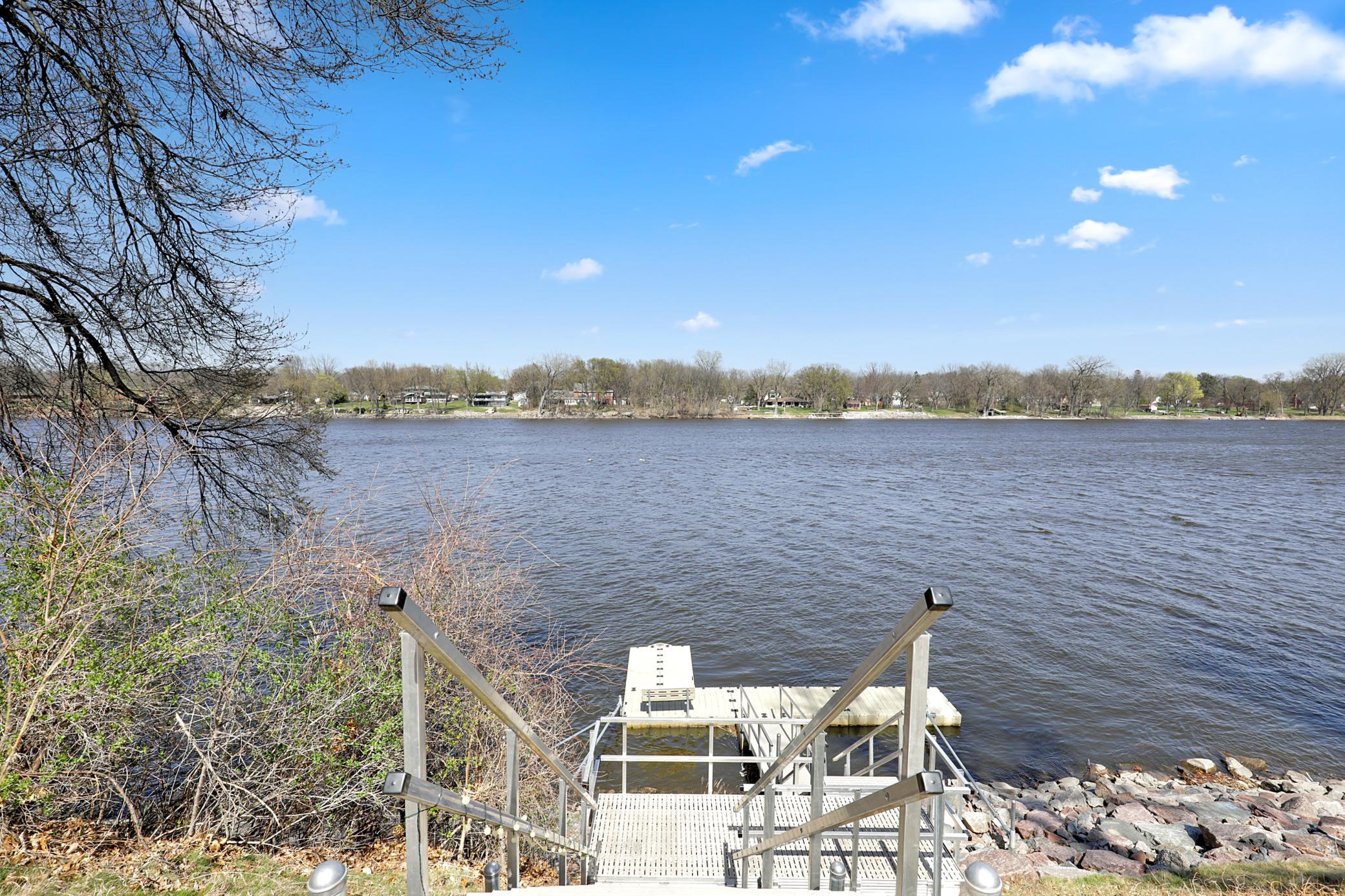 Discover the Serenity of Riverfront Living on the Mississippi