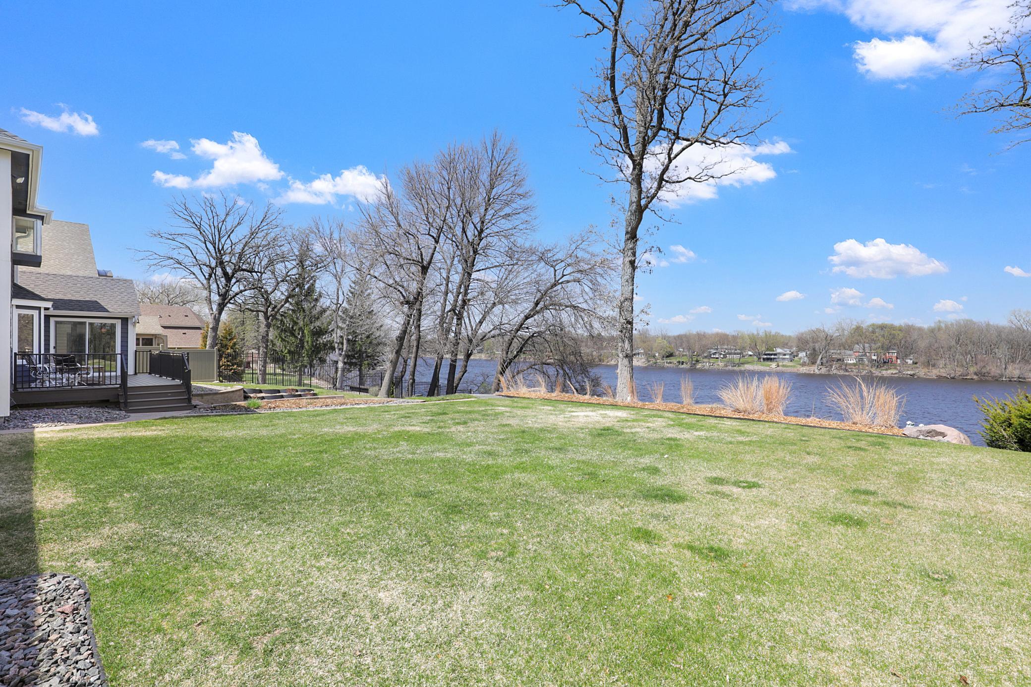 Discover the Serenity of Riverfront Living on the Mississippi