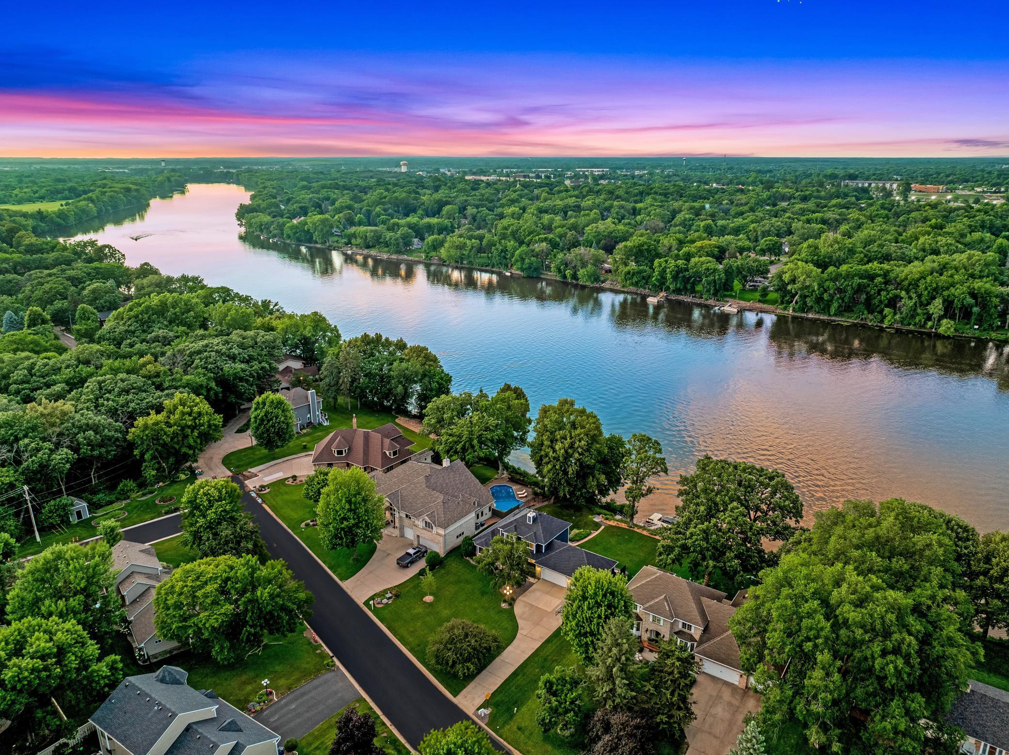 Discover the Serenity of Riverfront Living on the Mississippi