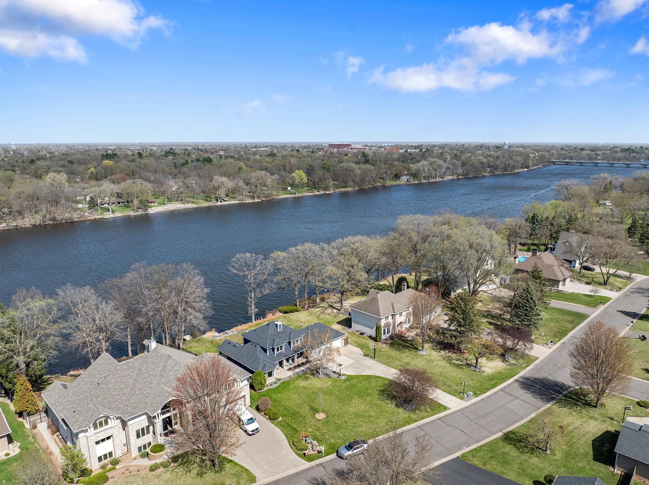Discover the Serenity of Riverfront Living on the Mississippi