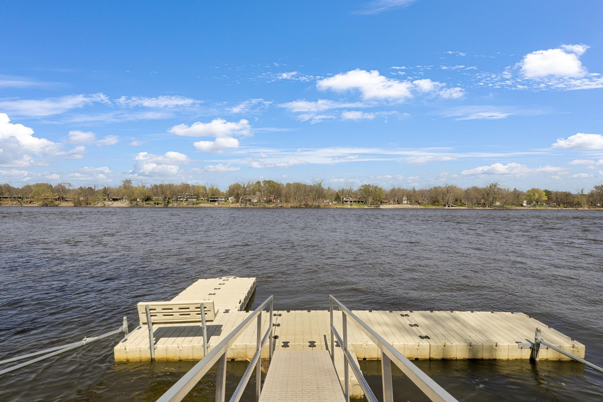 Discover the Serenity of Riverfront Living on the Mississippi