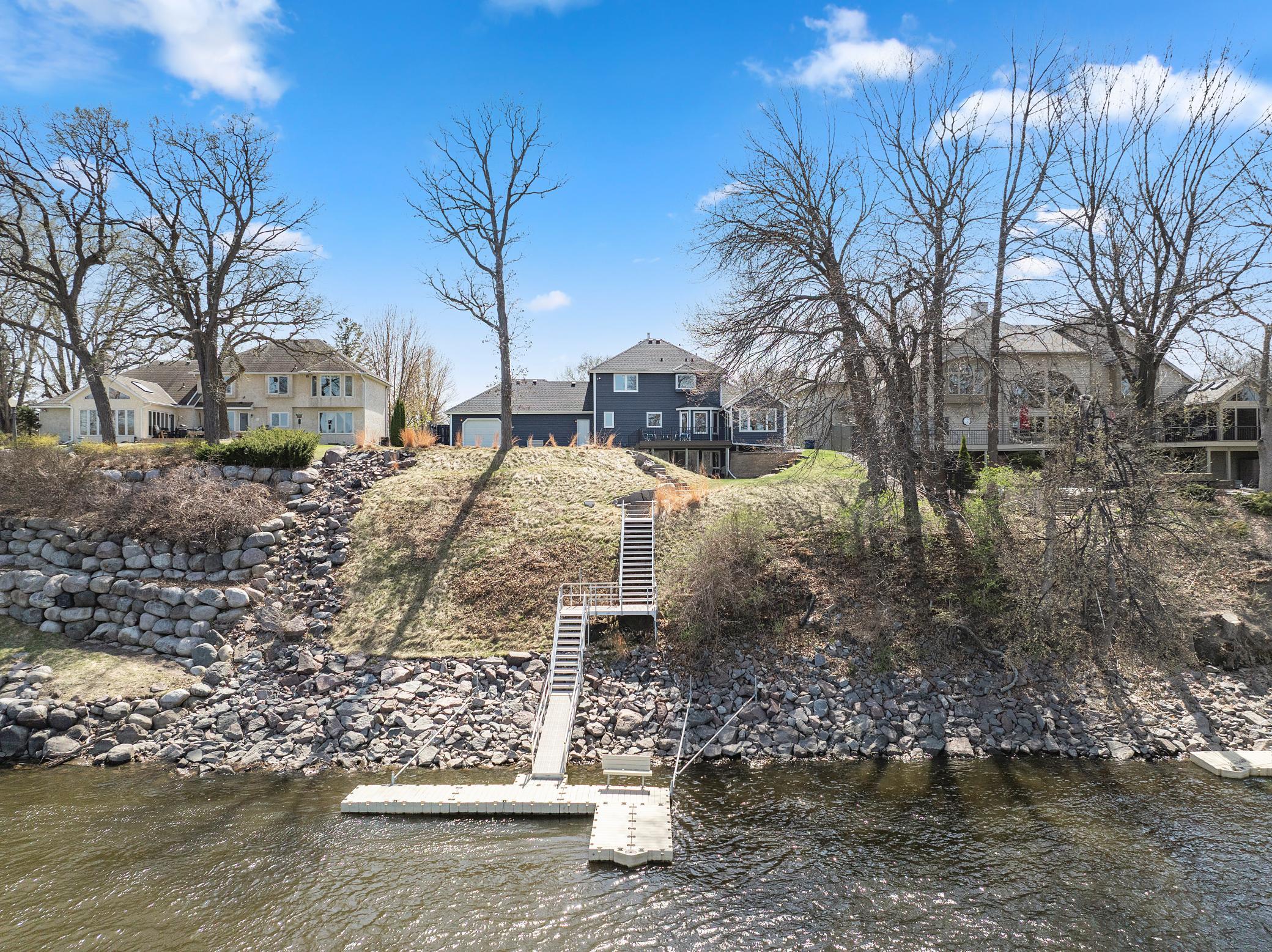 Discover the Serenity of Riverfront Living on the Mississippi