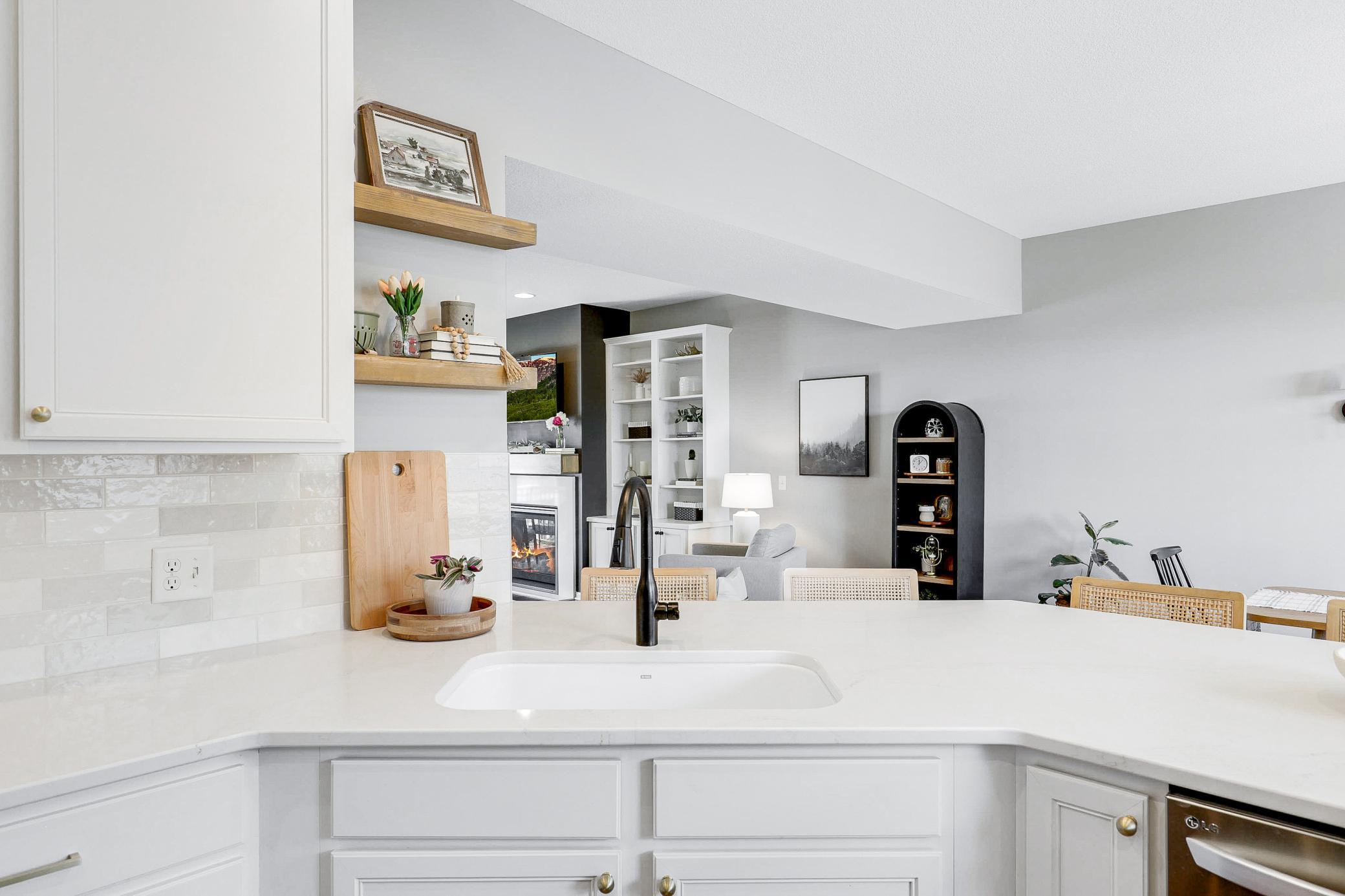 Remodeled, Turnkey Townhouse in Chanhassen