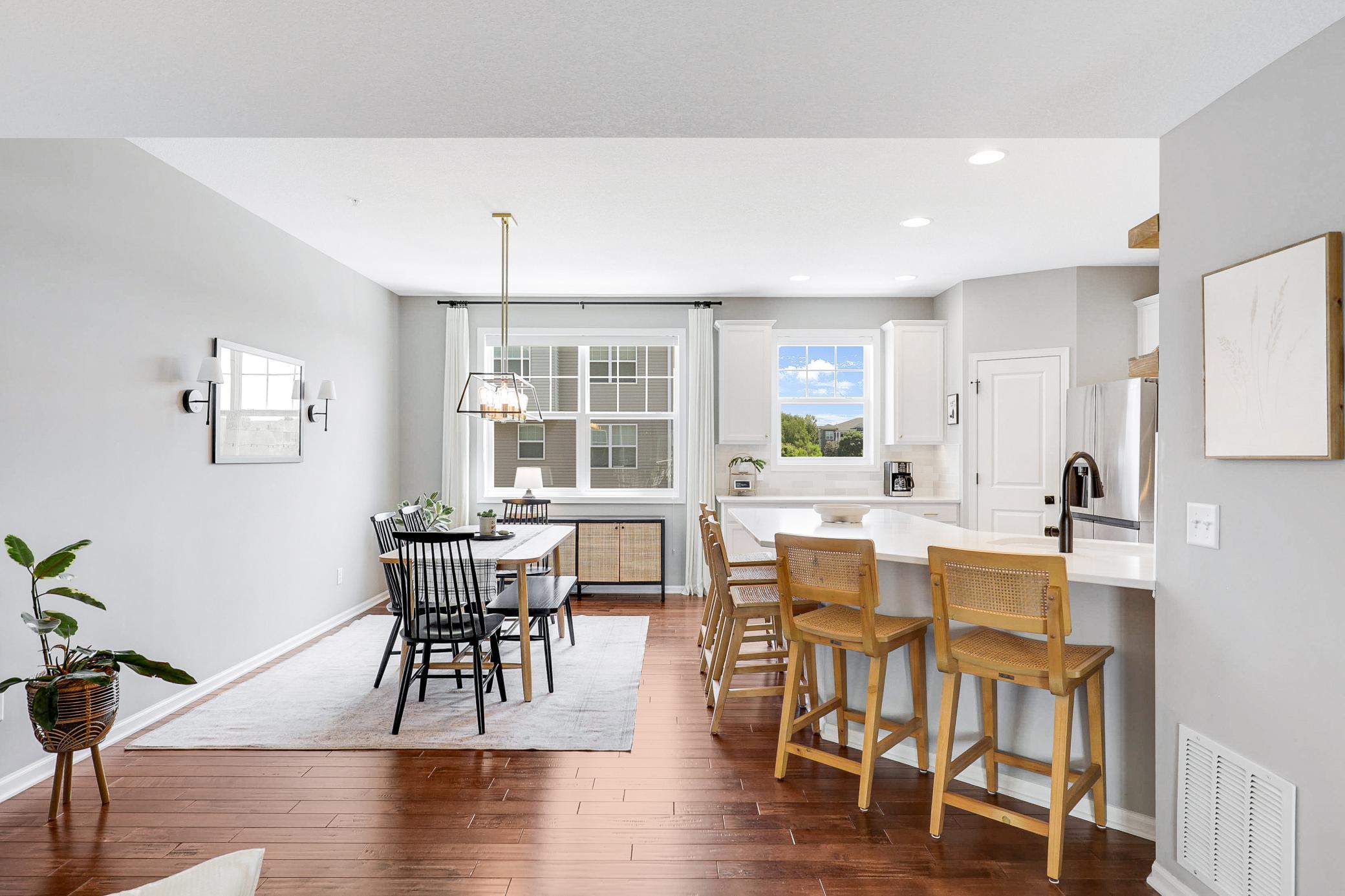 Remodeled, Turnkey Townhouse in Chanhassen