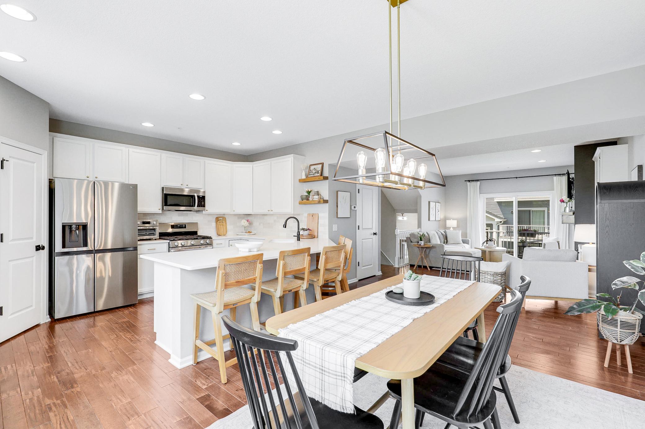 Remodeled, Turnkey Townhouse in Chanhassen