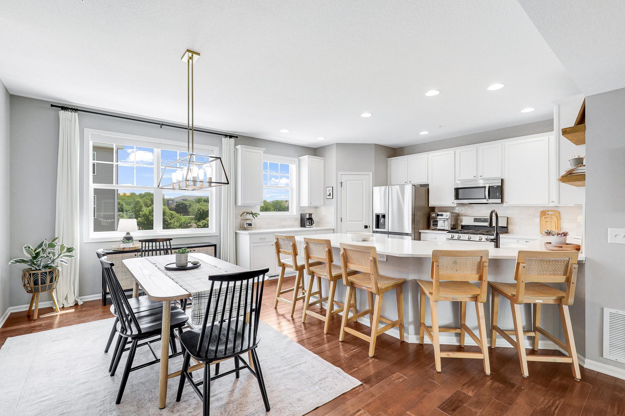 Remodeled, Turnkey Townhouse in Chanhassen