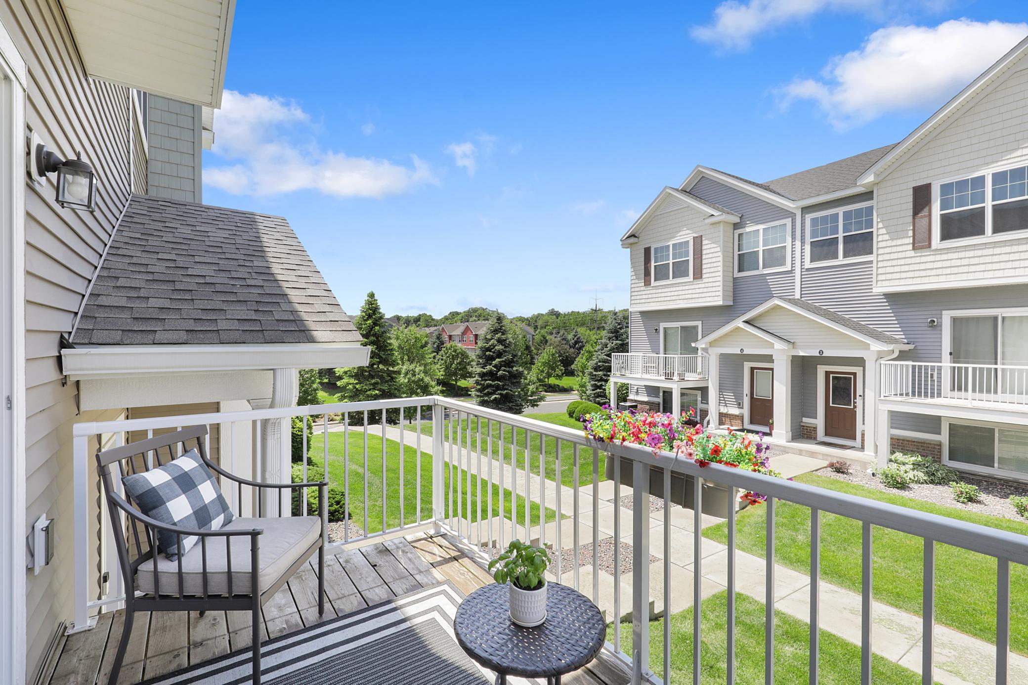 Remodeled, Turnkey Townhouse in Chanhassen